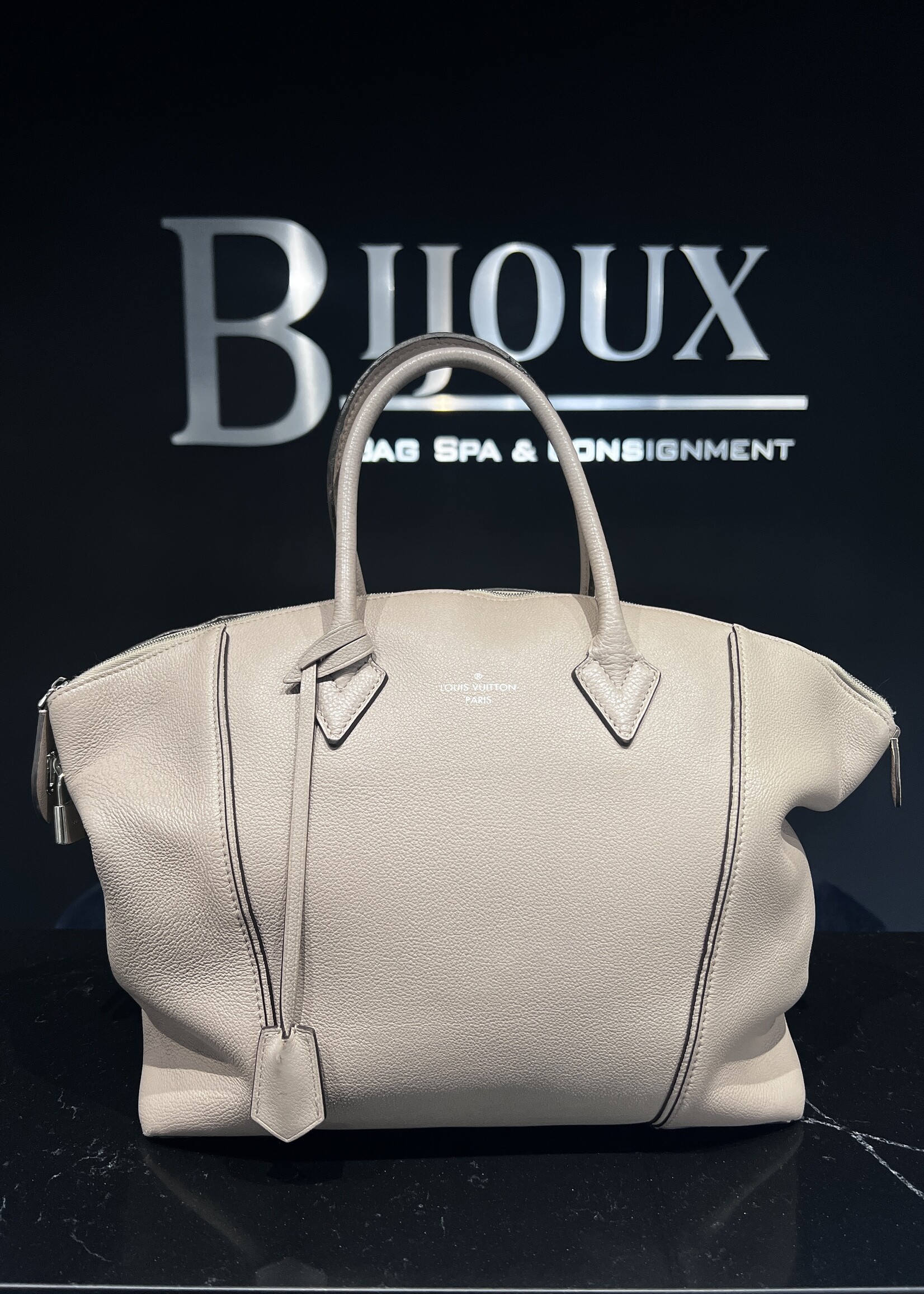 Louis Vuitton Louis Vuitton Taurillon Soft  Lock it MM