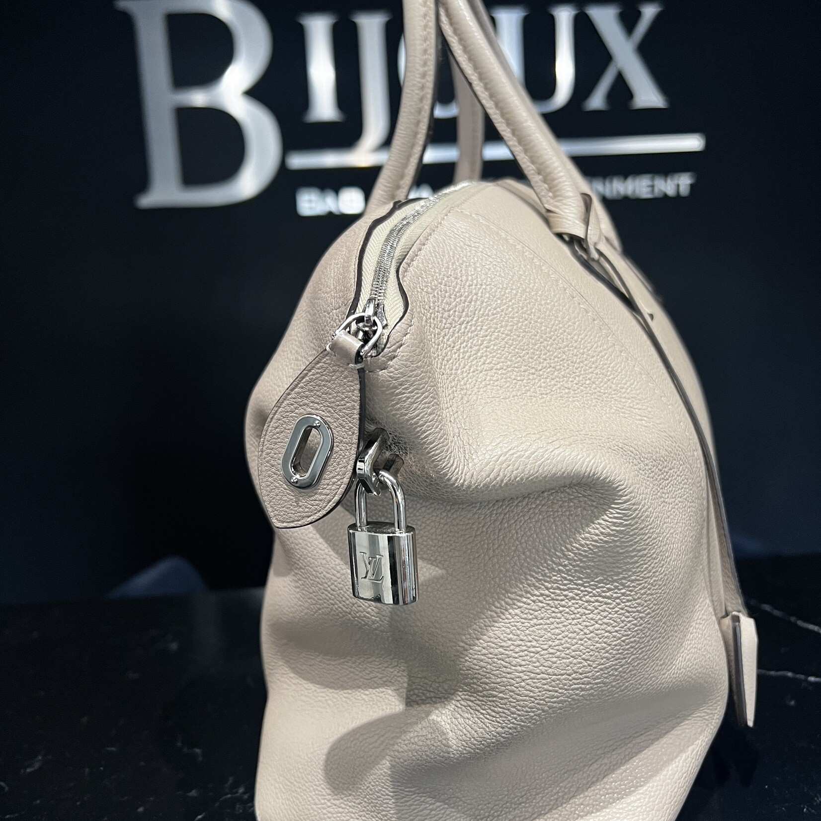 Louis Vuitton Louis Vuitton Taurillon Soft  Lock it MM