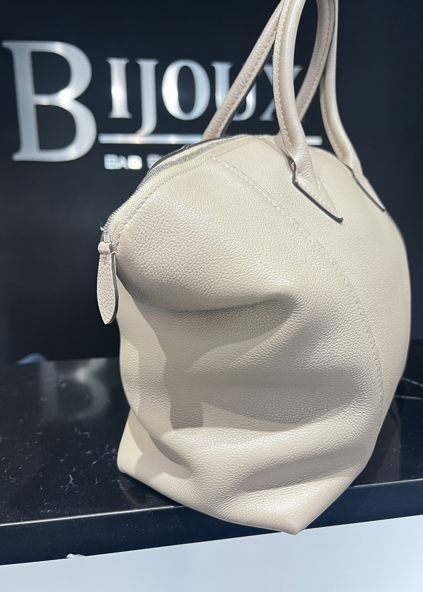 Louis Vuitton Louis Vuitton Taurillon Soft  Lock it MM