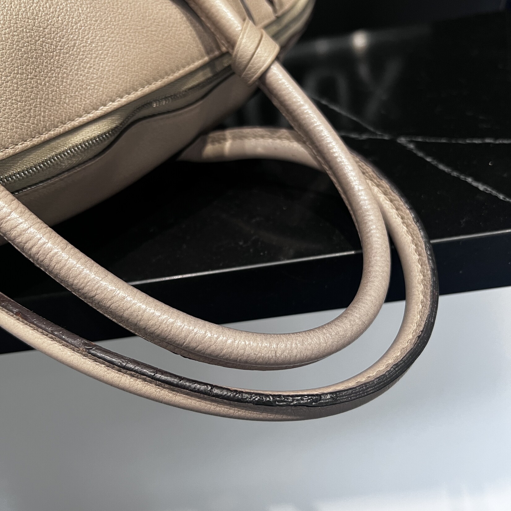 Louis Vuitton Louis Vuitton Taurillon Soft  Lock it MM