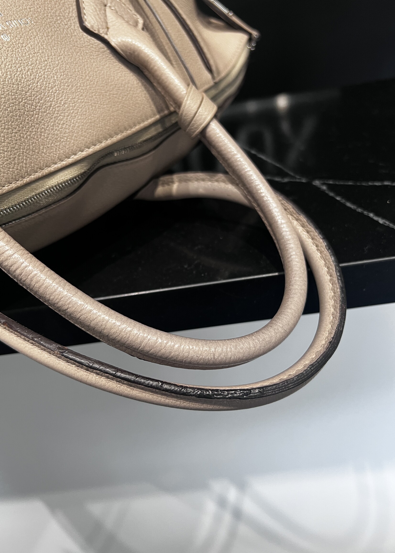 Louis Vuitton Louis Vuitton Taurillon Soft  Lock it MM