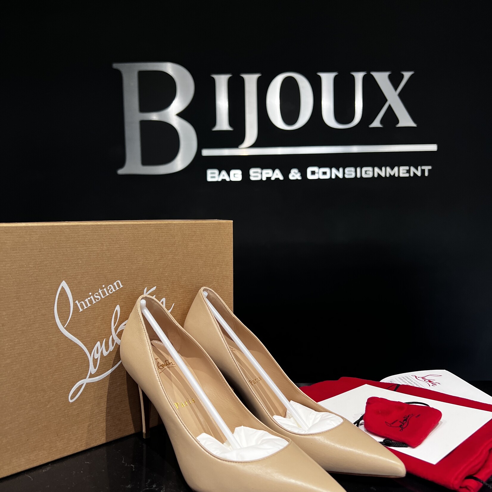 Christian Louboutin Christian Louboutin Kate Nude 85 - 36.5