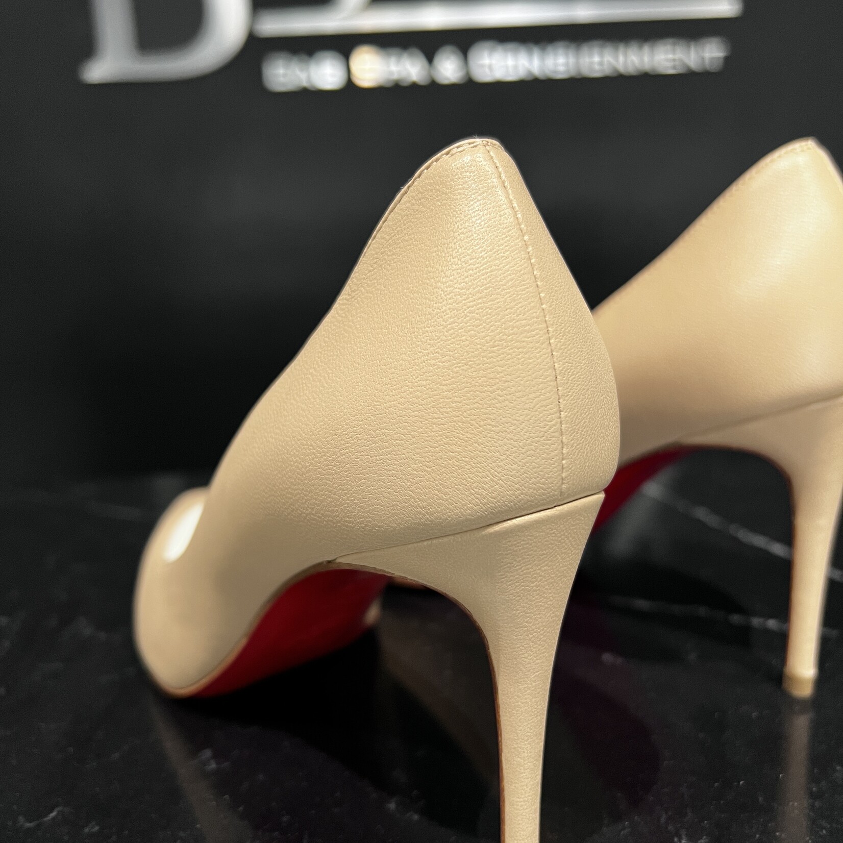 Christian Louboutin Christian Louboutin Kate Nude 85 - 36.5
