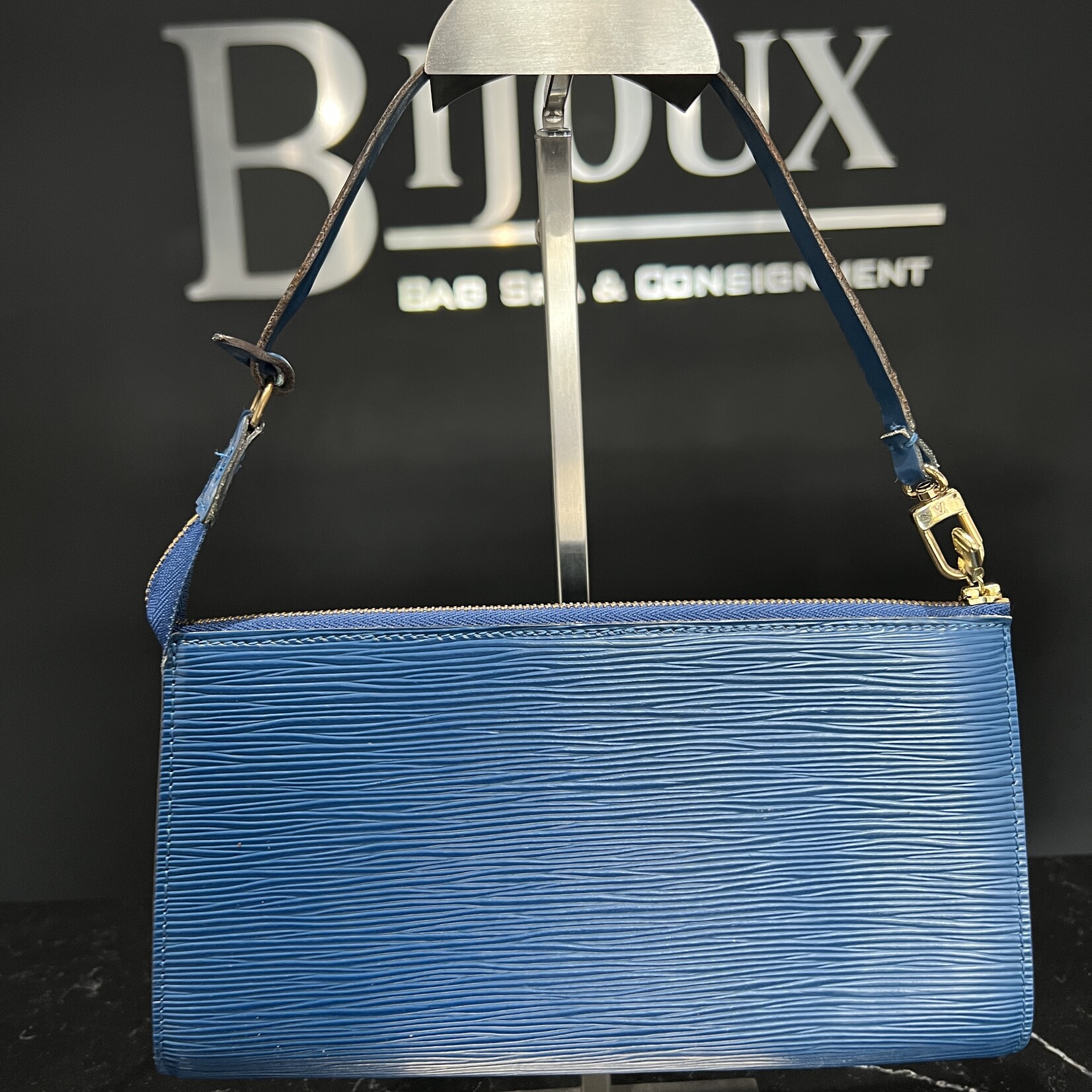 Louis Vuitton Louis Vuitton Epi Pochette 24