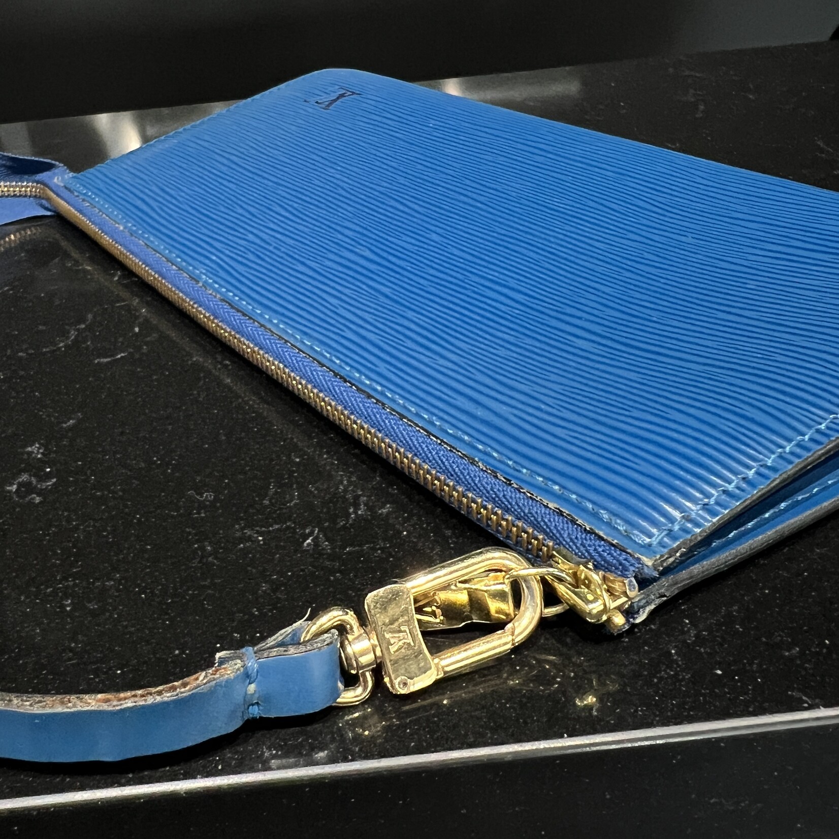 Louis Vuitton Louis Vuitton Epi Pochette 24