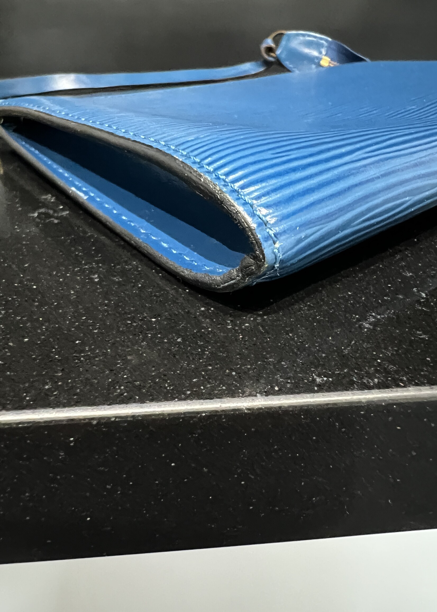 Louis Vuitton Louis Vuitton Epi Pochette 24