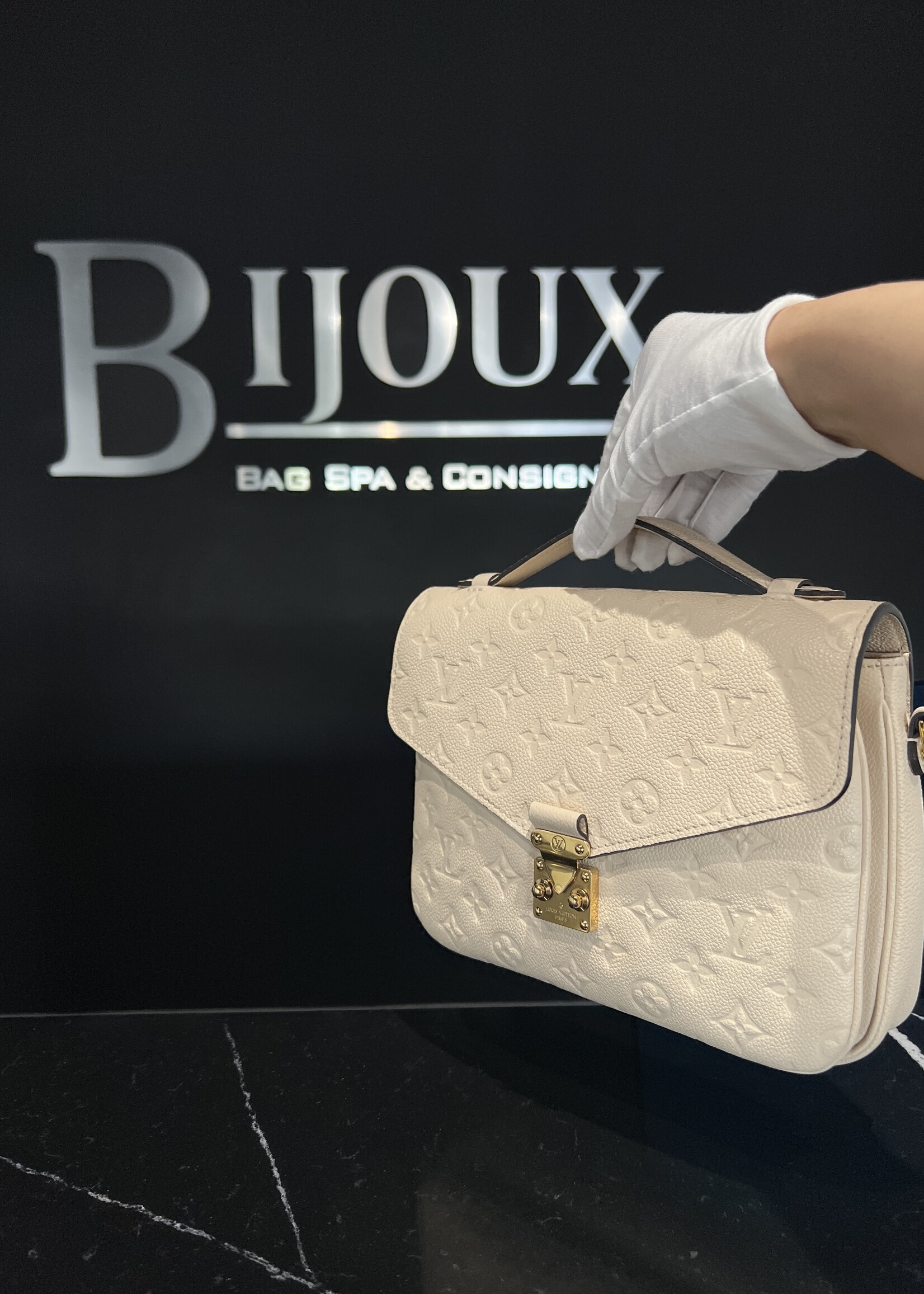 Louis Vuitton SOLD - Louis Vuitton Pochette Metis