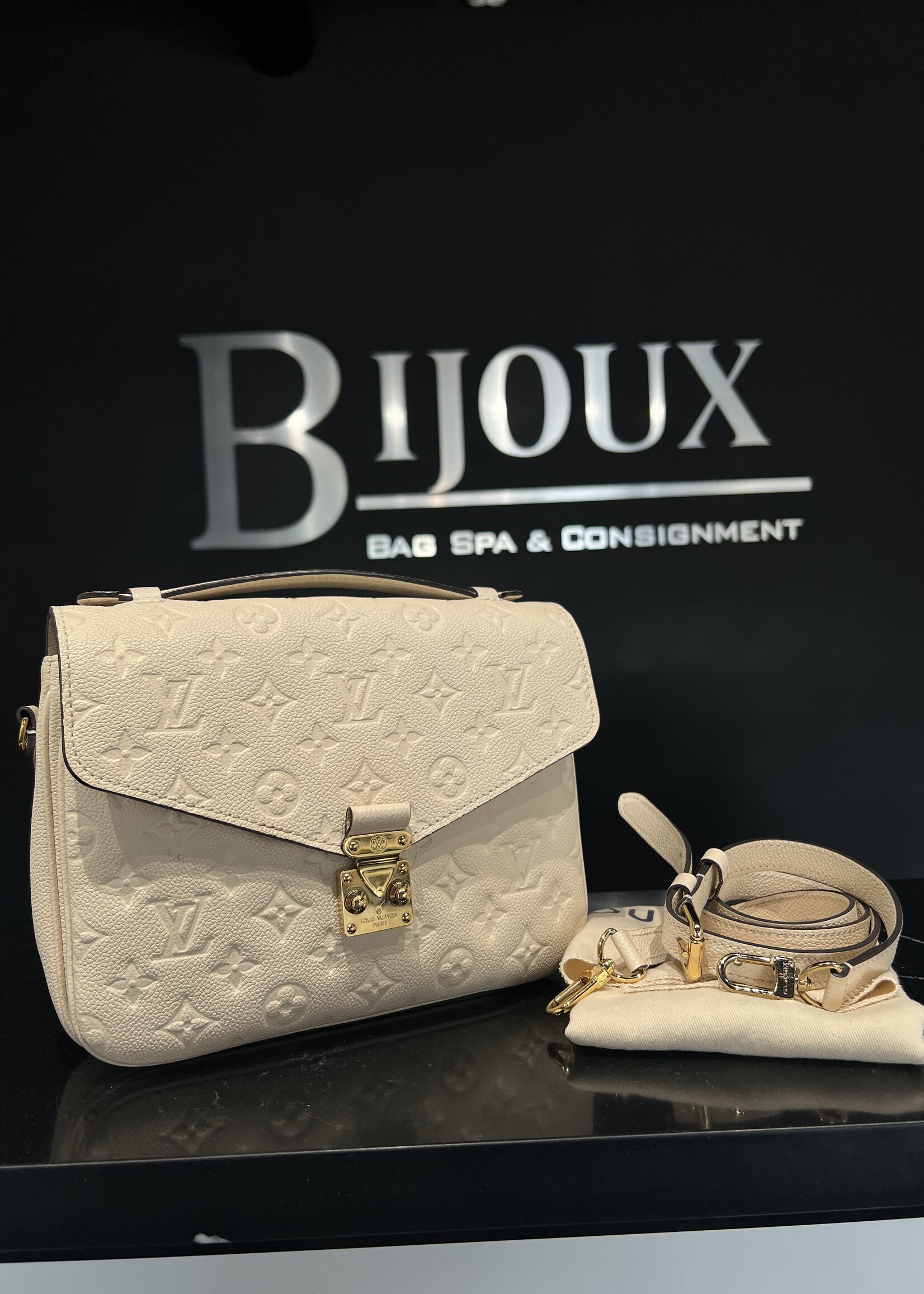 Louis Vuitton SOLD - Louis Vuitton Pochette Metis