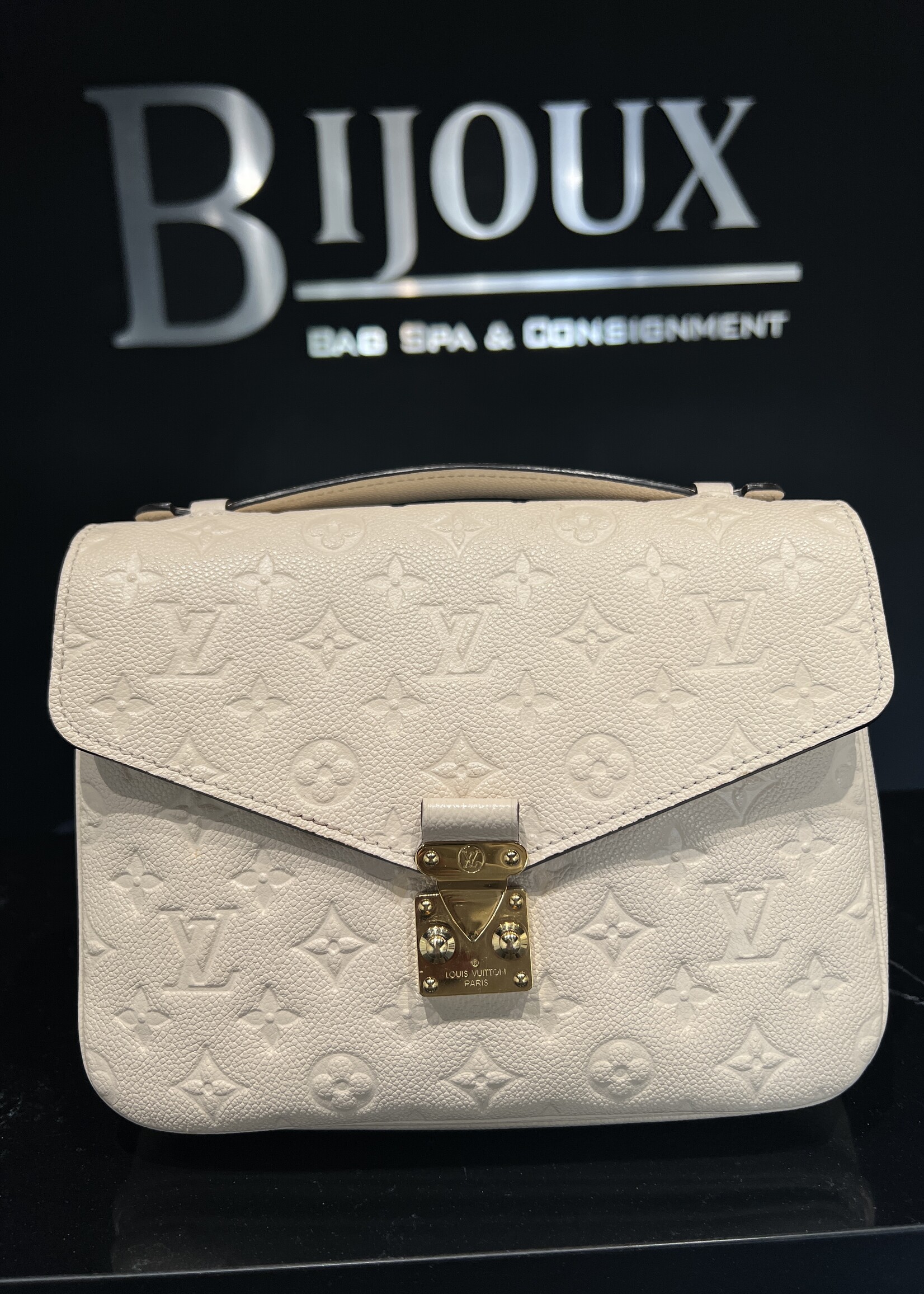 Louis Vuitton SOLD - Louis Vuitton Pochette Metis