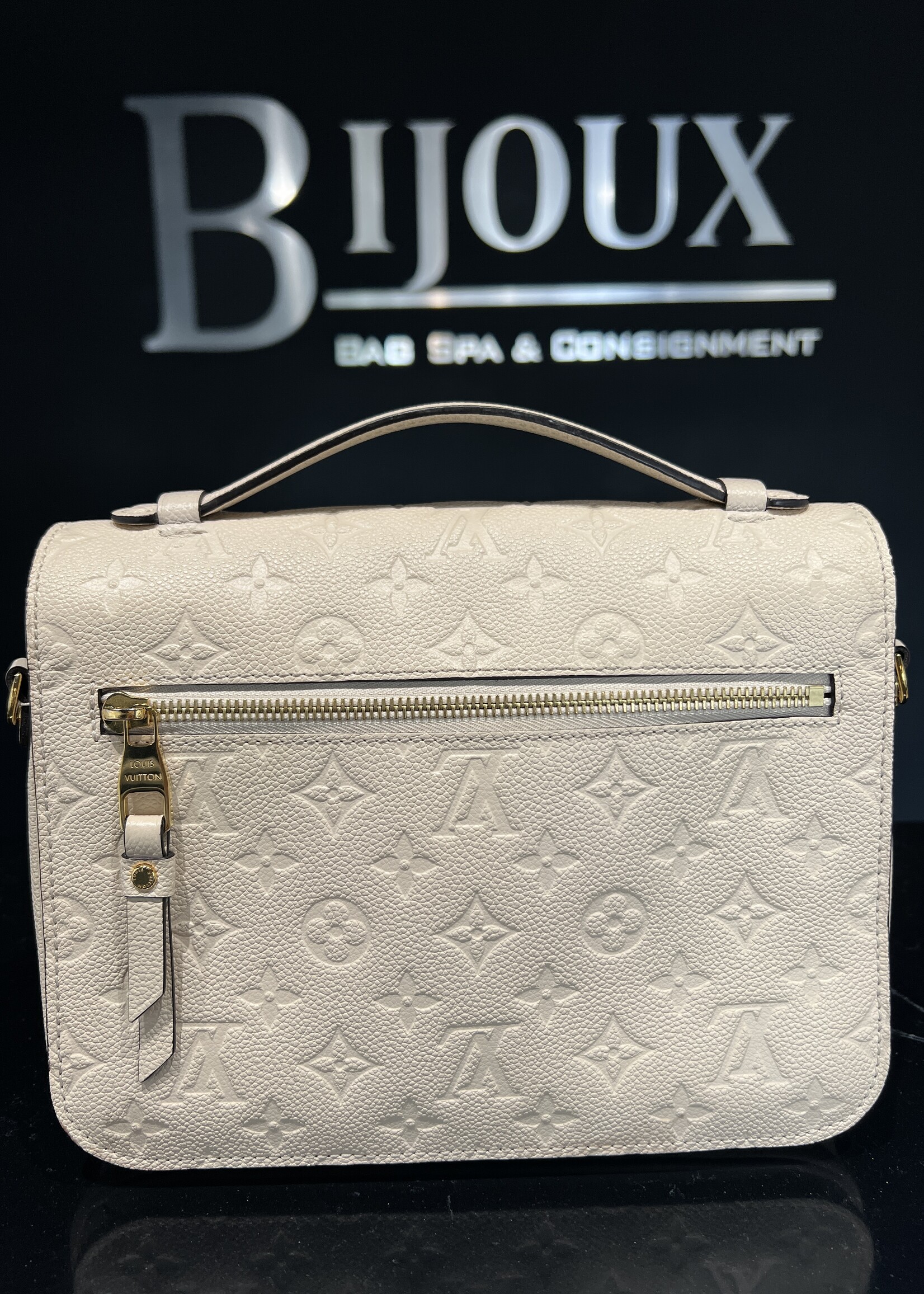 Louis Vuitton SOLD - Louis Vuitton Pochette Metis