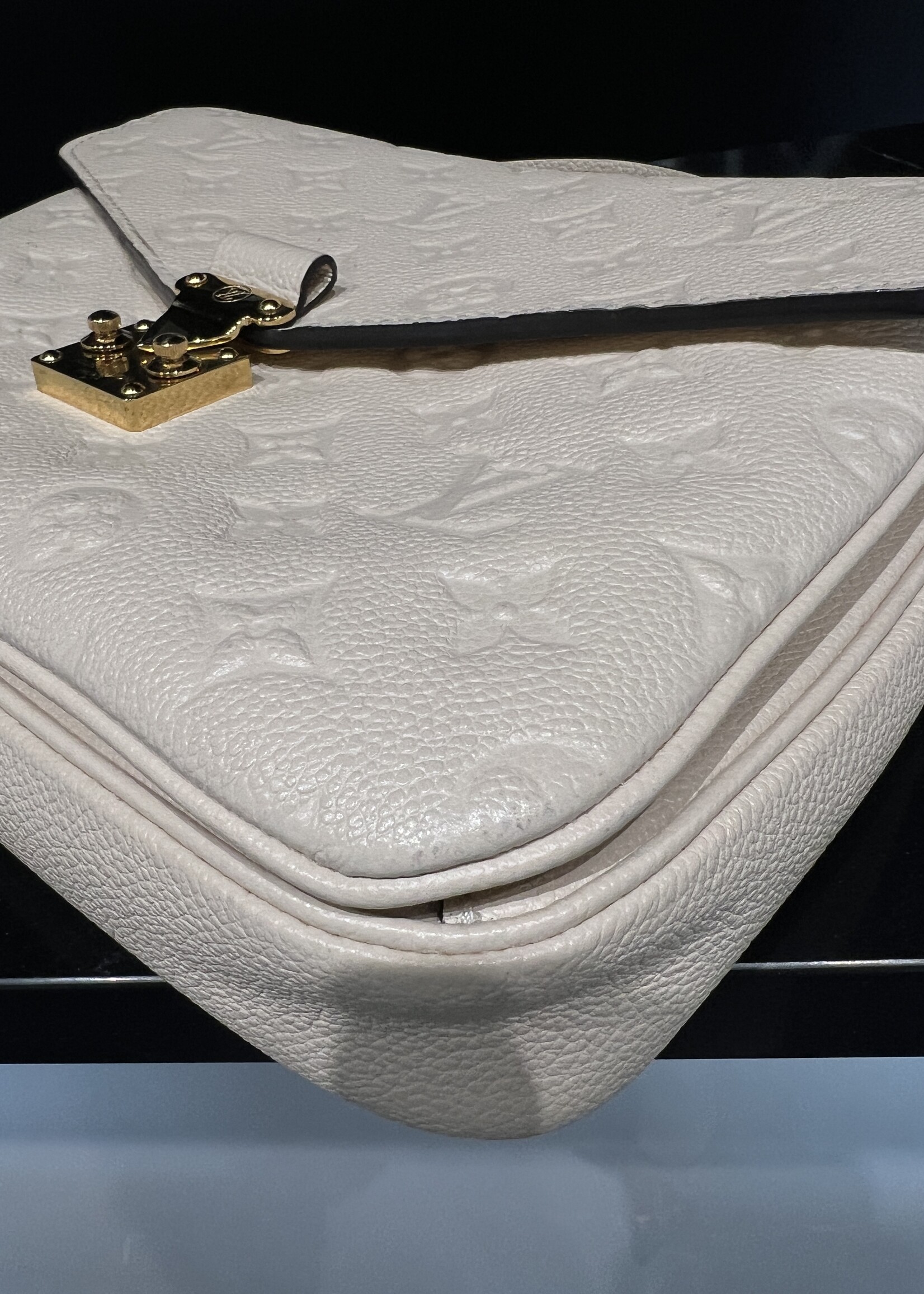 Louis Vuitton Louis Vuitton Pochette Metis