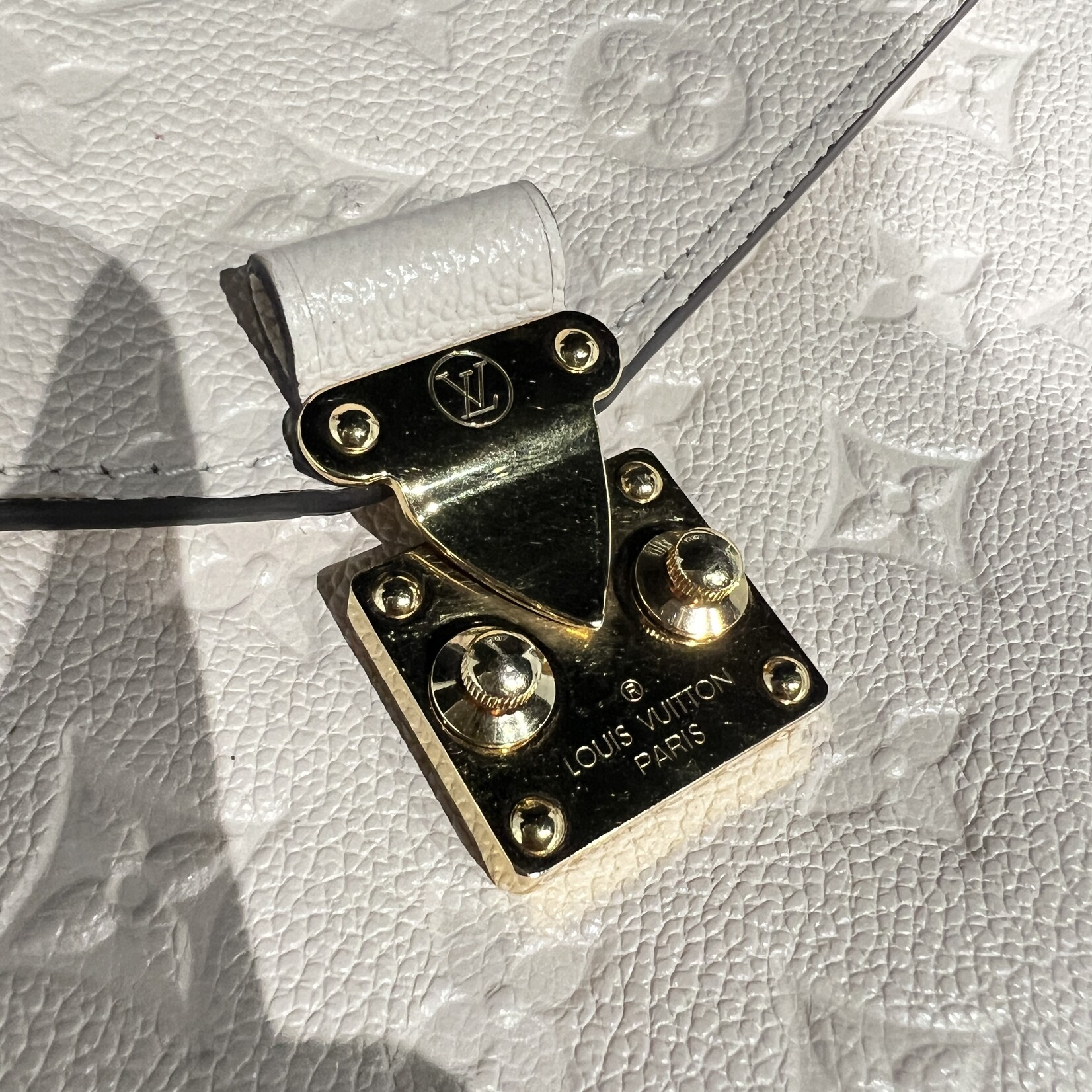 Louis Vuitton Louis Vuitton Pochette Metis