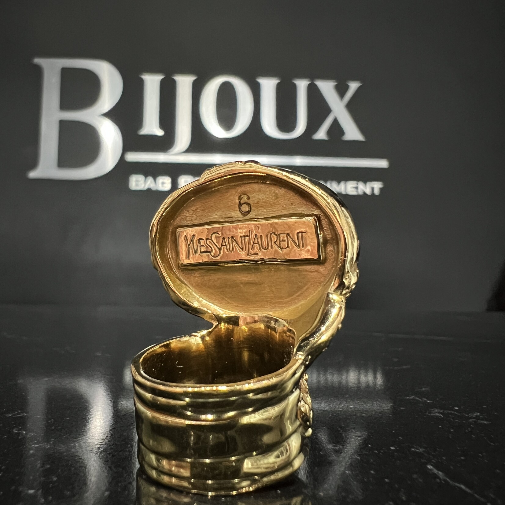 Saint Laurent Saint Laurent Glass Cabochon Arty Ovale Ring