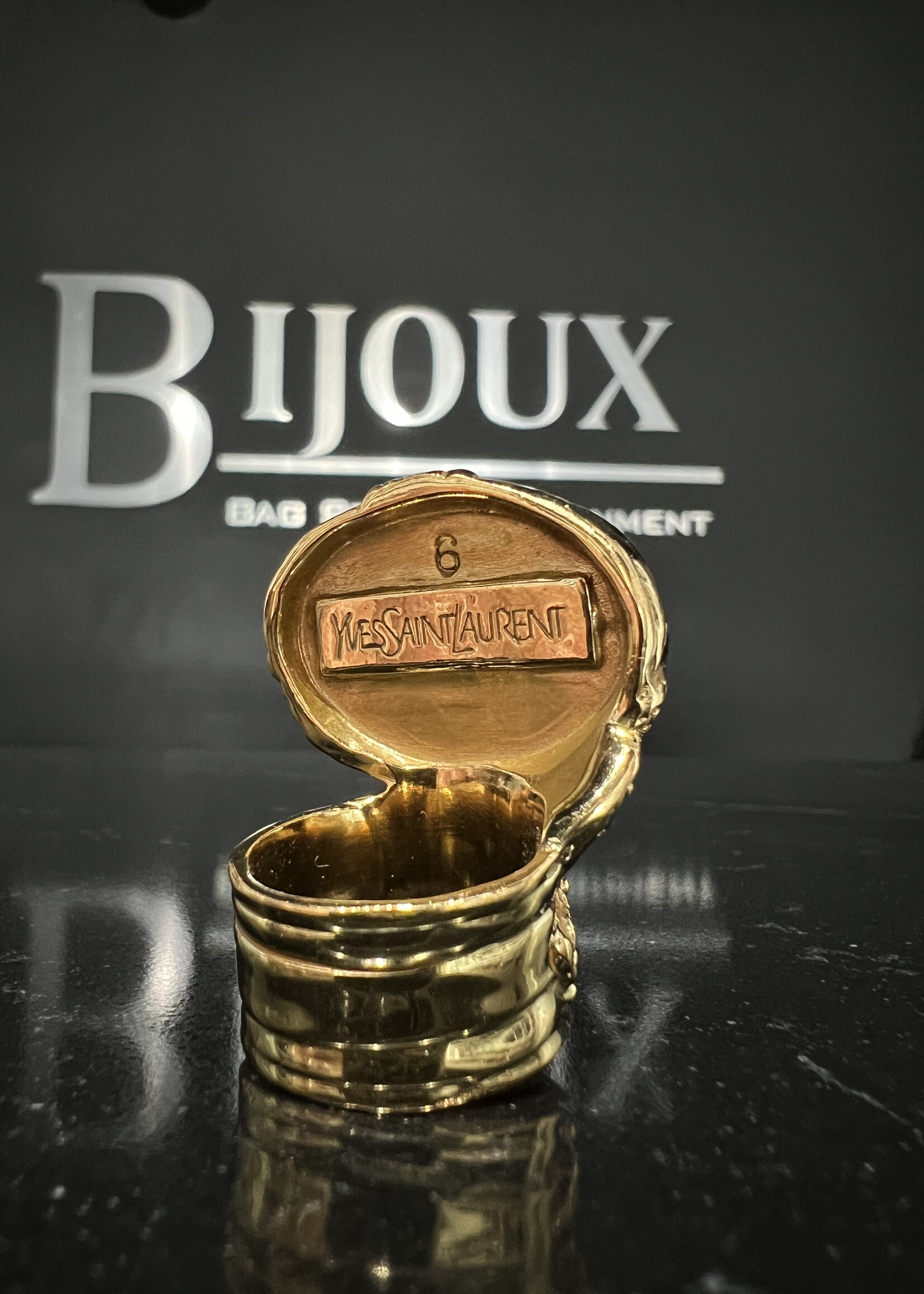 Saint Laurent Saint Laurent Glass Cabochon Arty Ovale Ring