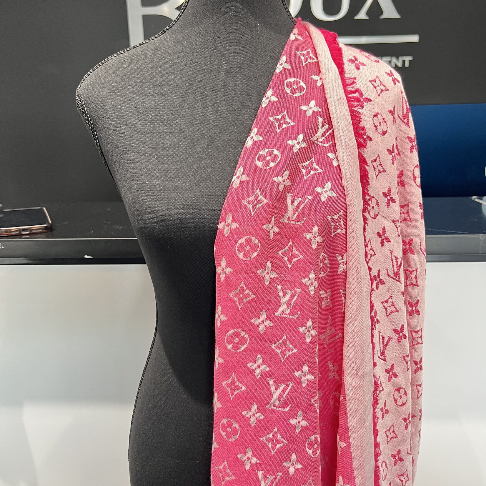 Louis Vuitton SOLD - Louis Vuitton Wool Monogram Pivonie Shawl