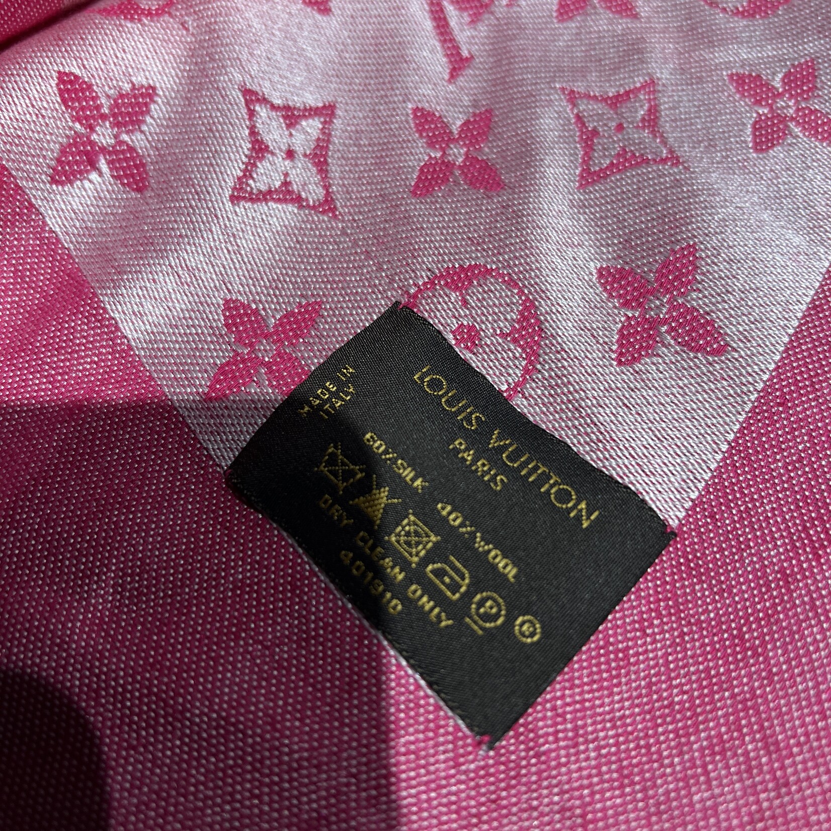 Louis Vuitton SOLD - Louis Vuitton Wool Monogram Pivonie Shawl