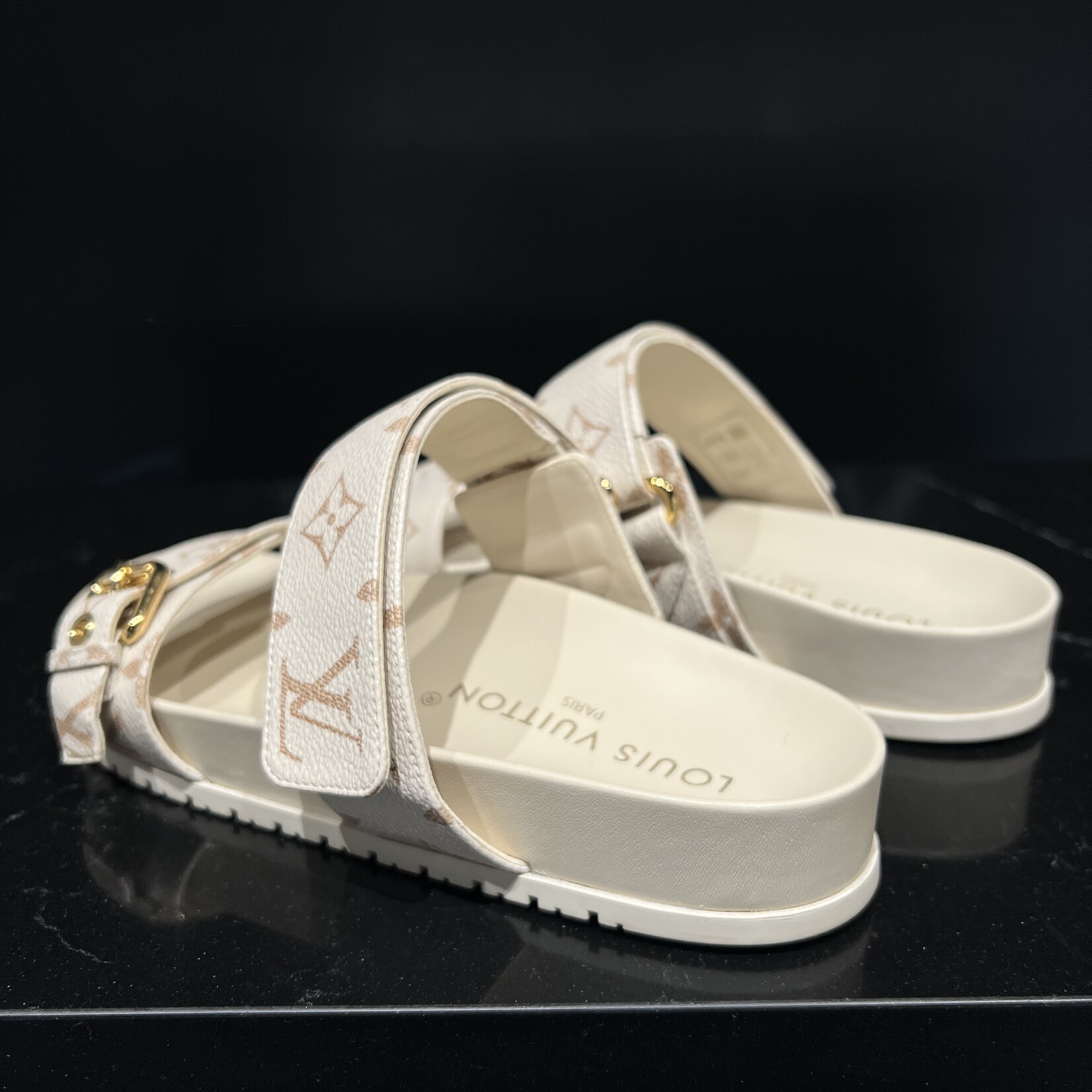 Louis Vuitton SOLD -Louis Vuitton Bom Dia Flat 37