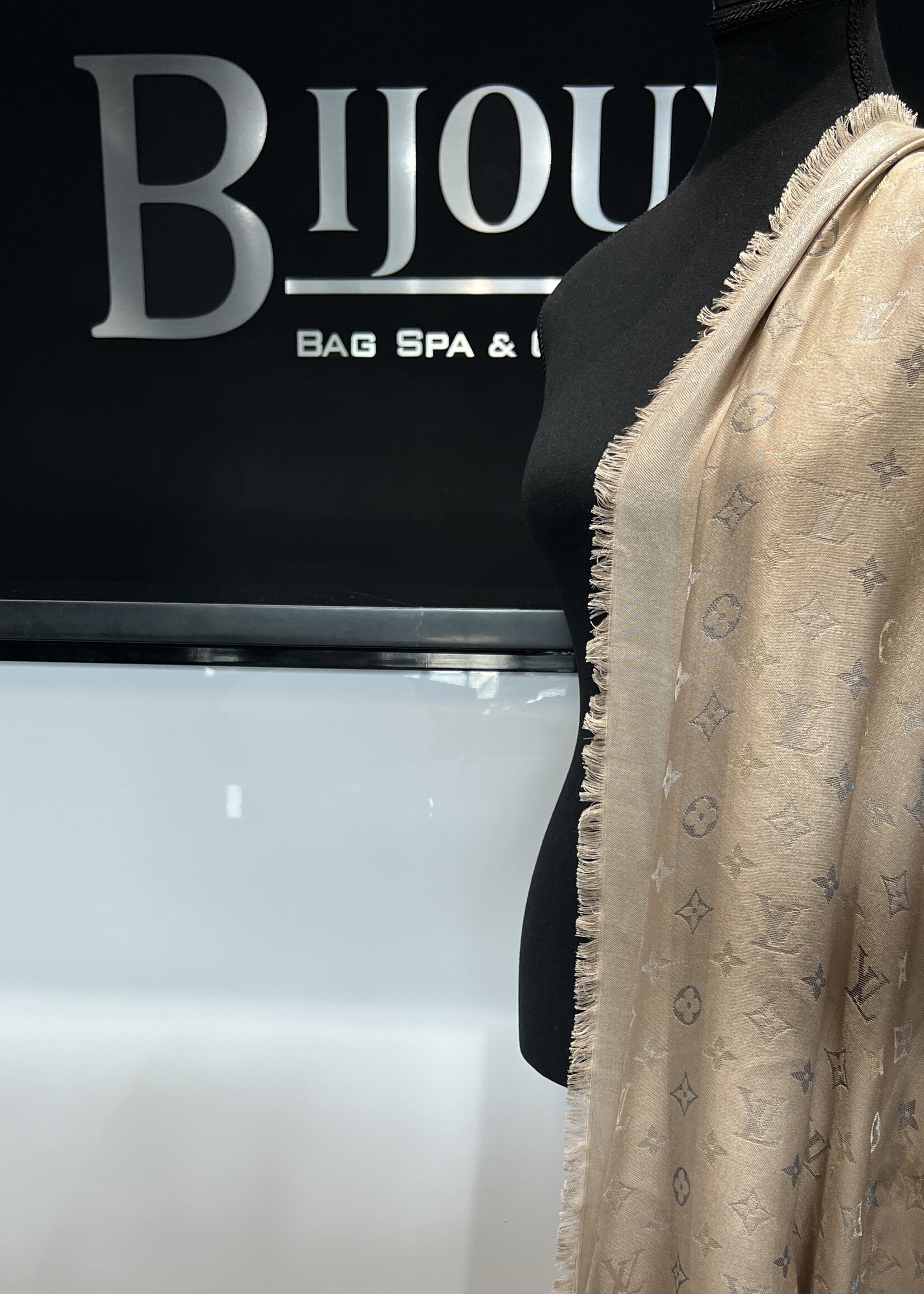 Louis Vuitton Louis Vuitton Silk Monogram Taupe Scarf