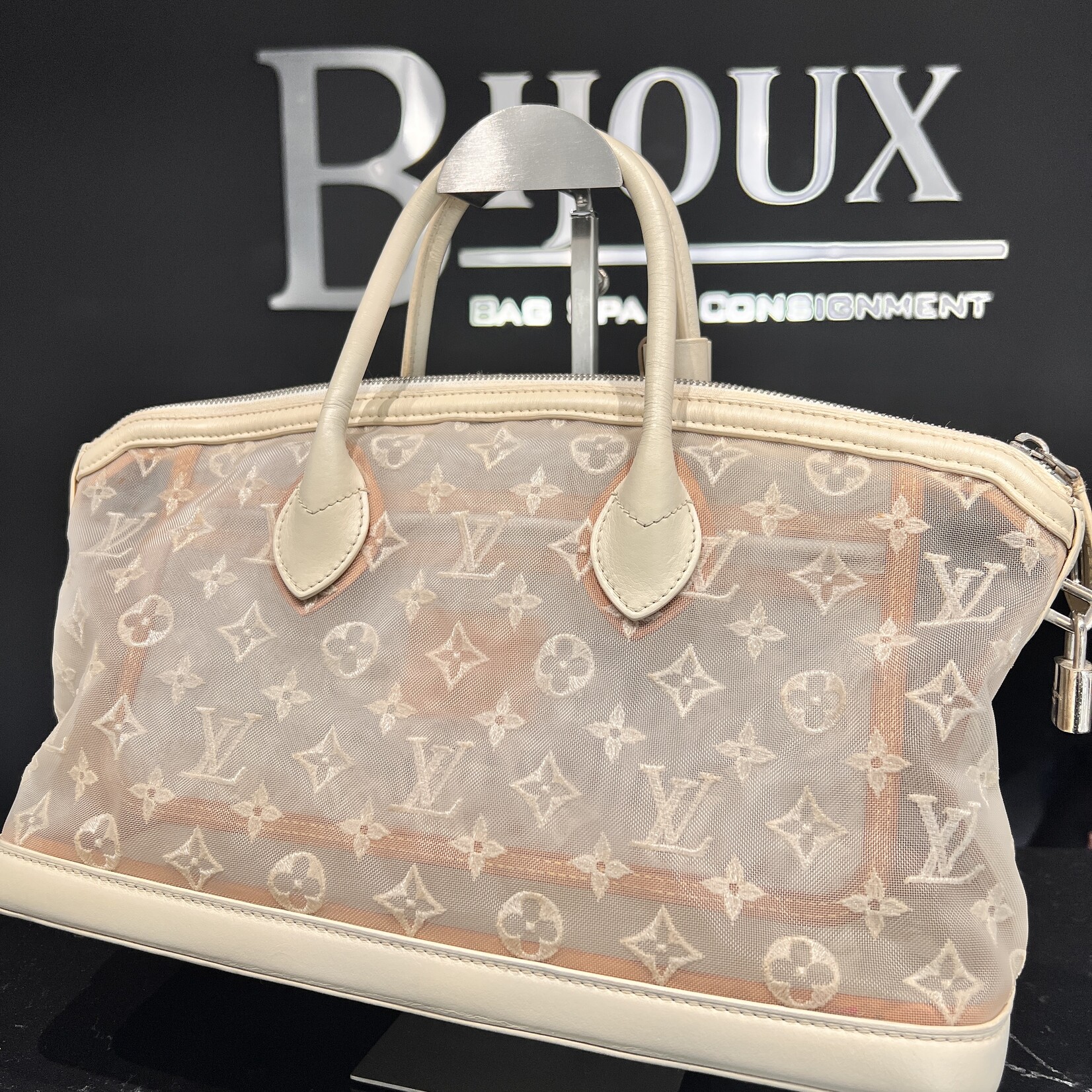 Louis Vuitton Louis Vuitton Transparence Lock It