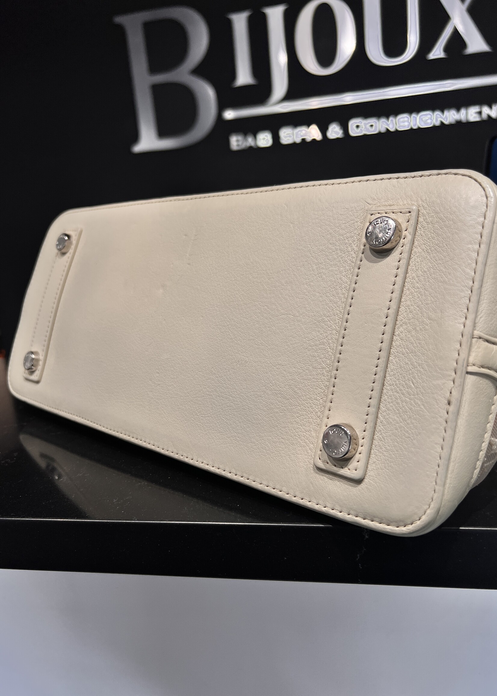 Louis Vuitton SOLD - Louis Vuitton Transparence Lock It