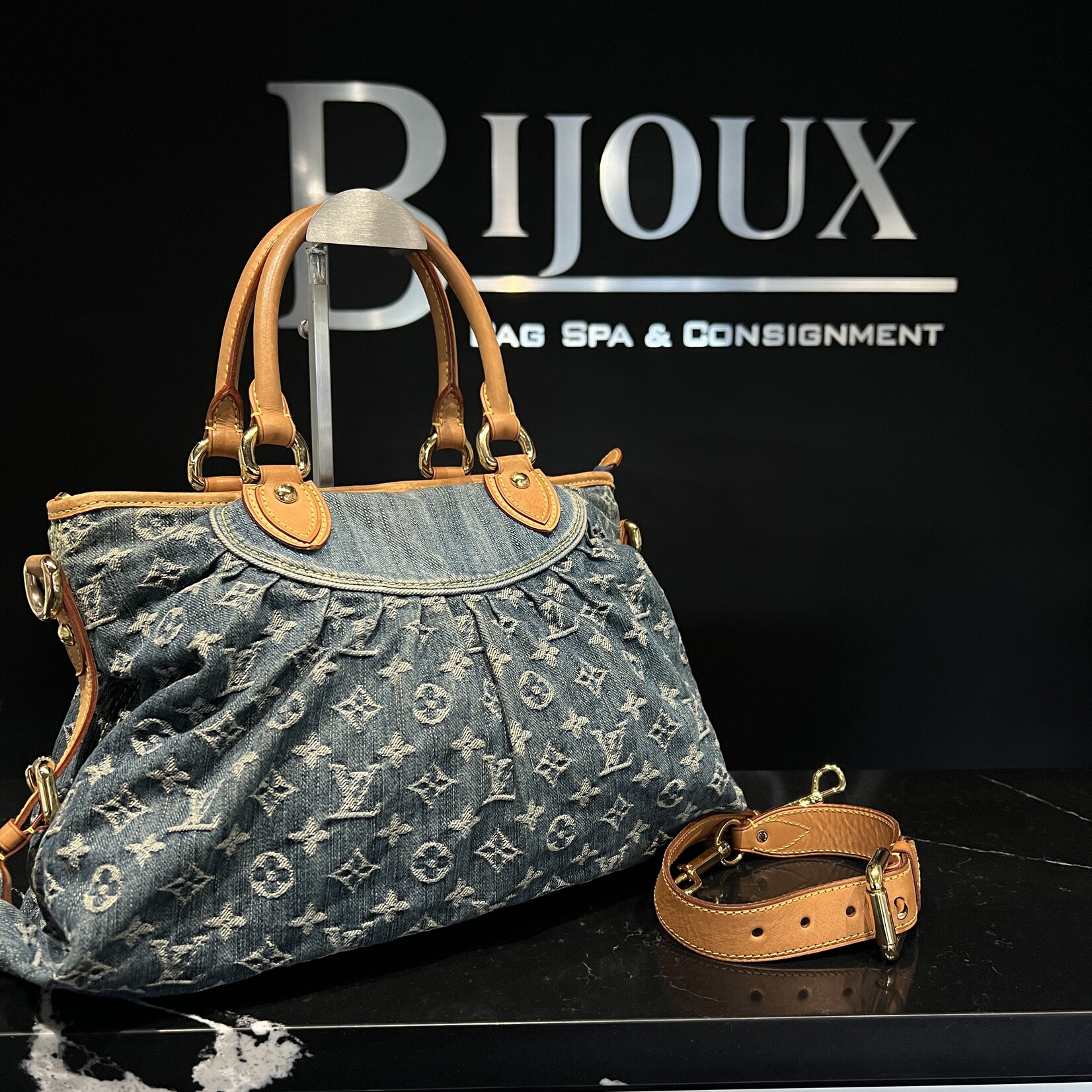 Louis Vuitton SOLD - Louis Vuitton Neo Cabby