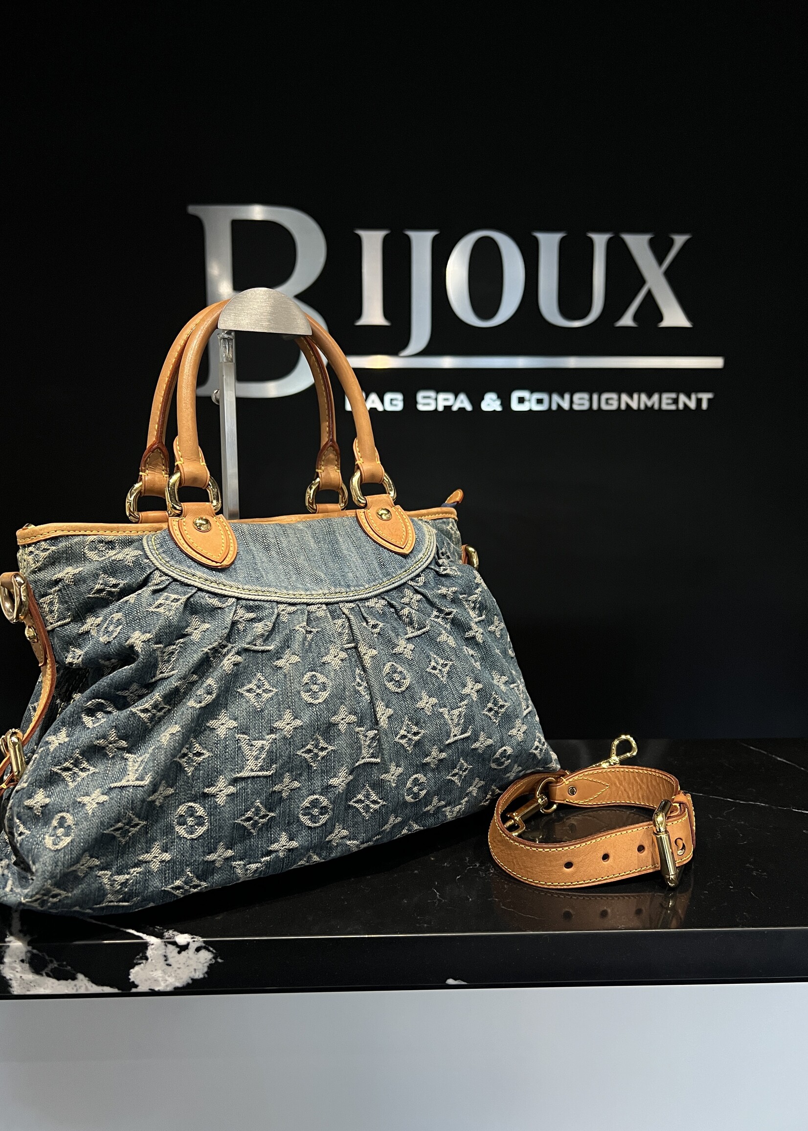 Louis Vuitton SOLD - Louis Vuitton Neo Cabby