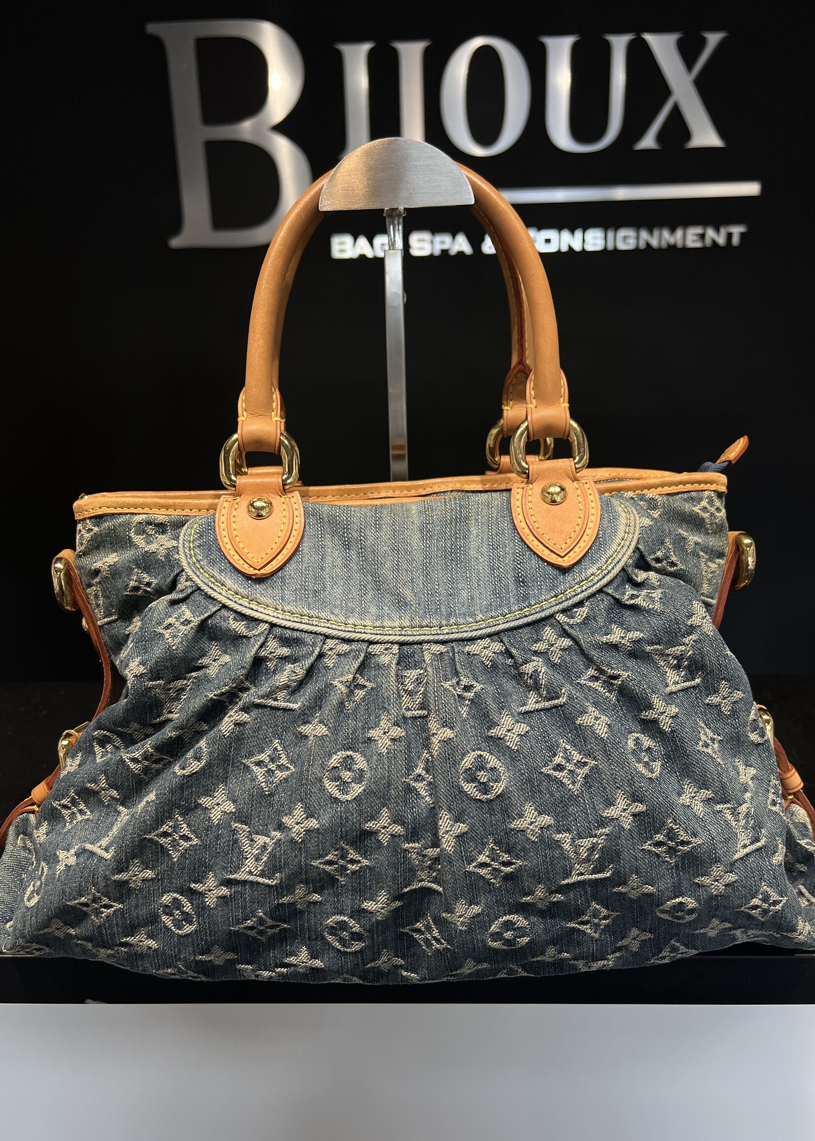 Louis Vuitton SOLD - Louis Vuitton Neo Cabby