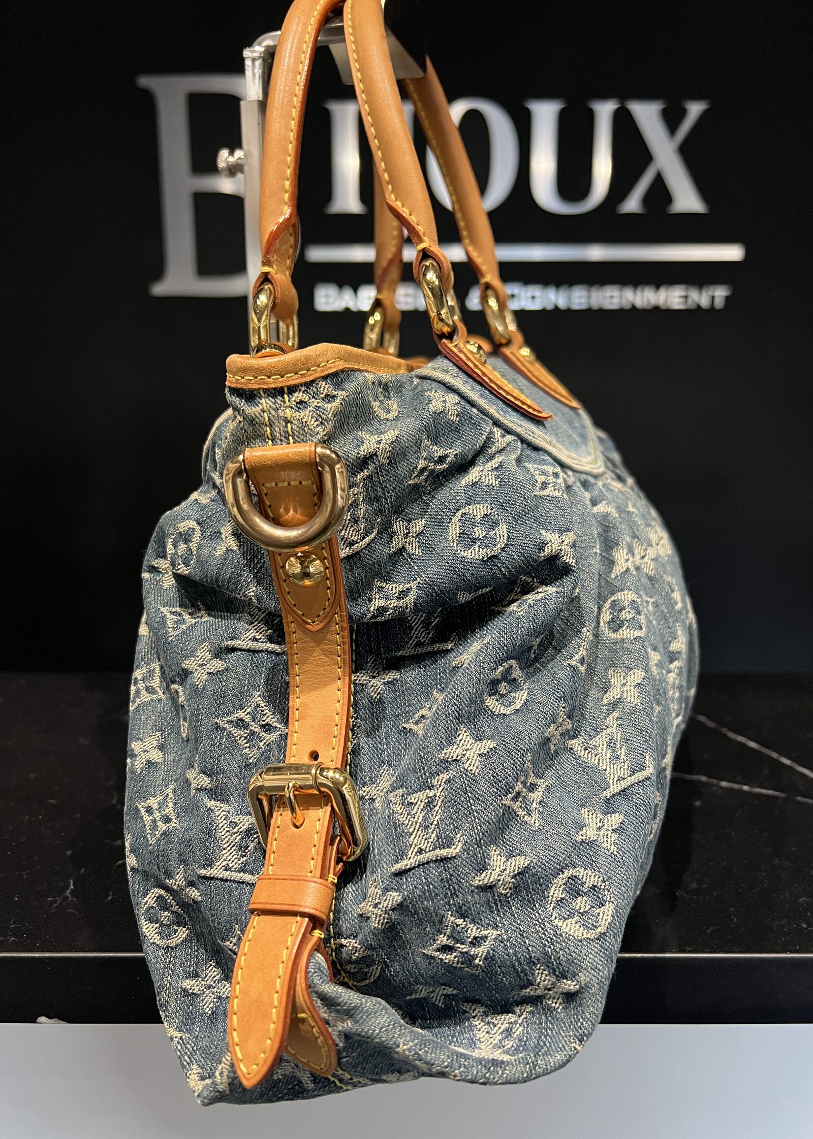 Louis Vuitton SOLD - Louis Vuitton Neo Cabby