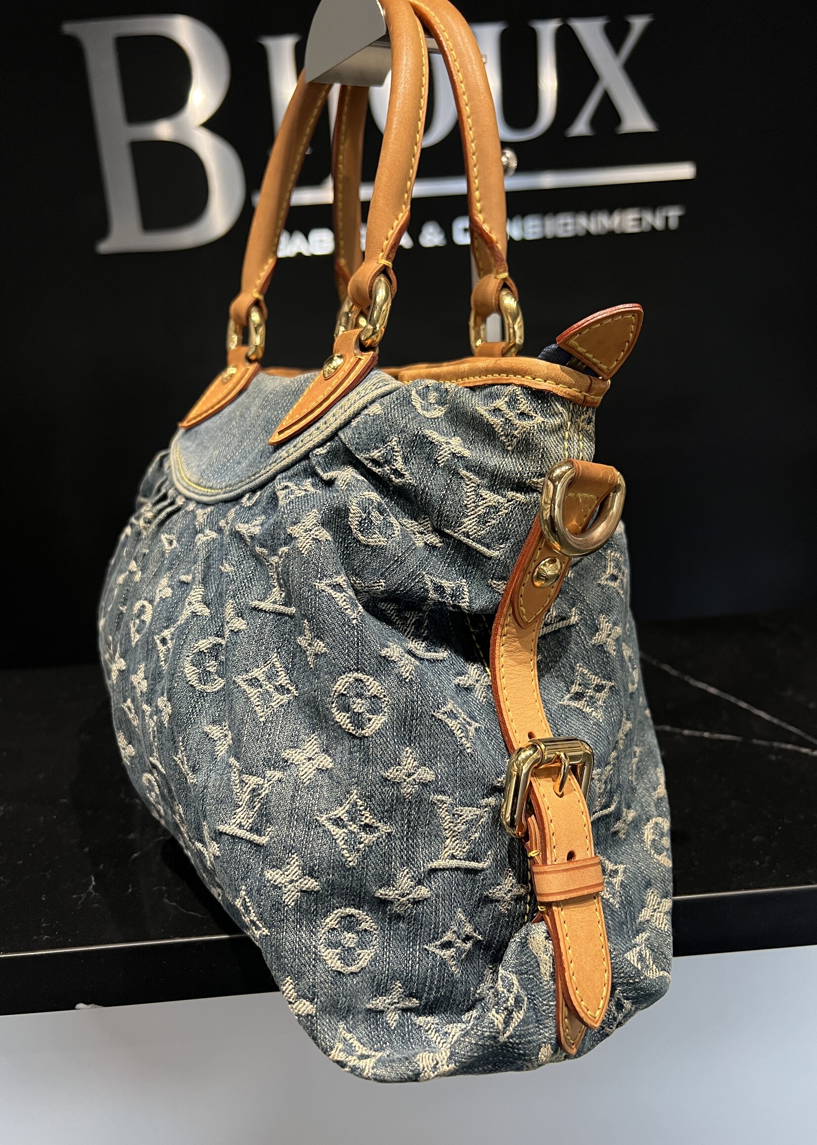 Louis Vuitton SOLD - Louis Vuitton Neo Cabby