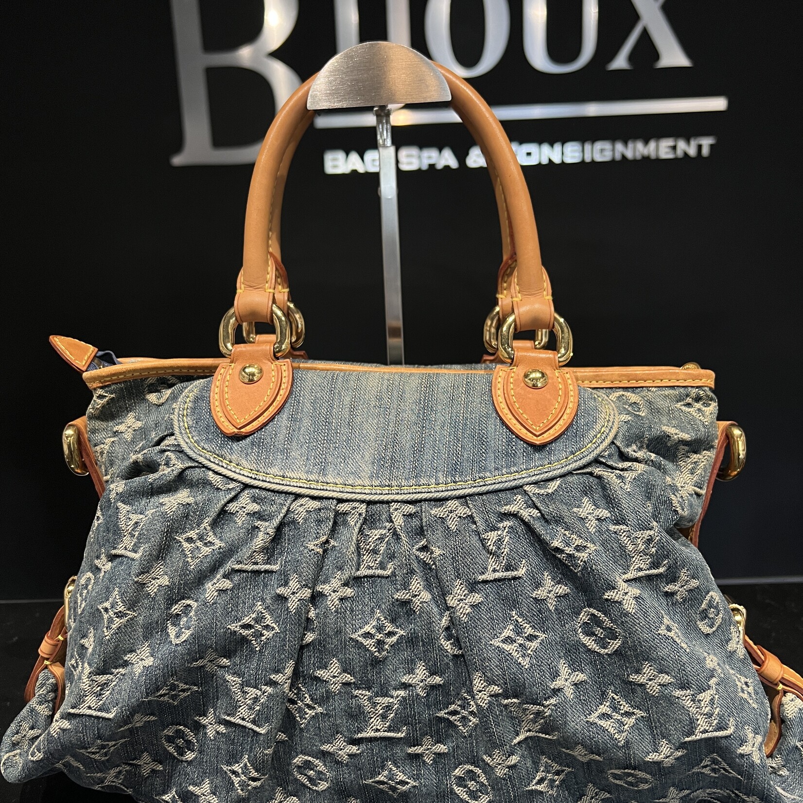 Louis Vuitton SOLD - Louis Vuitton Neo Cabby