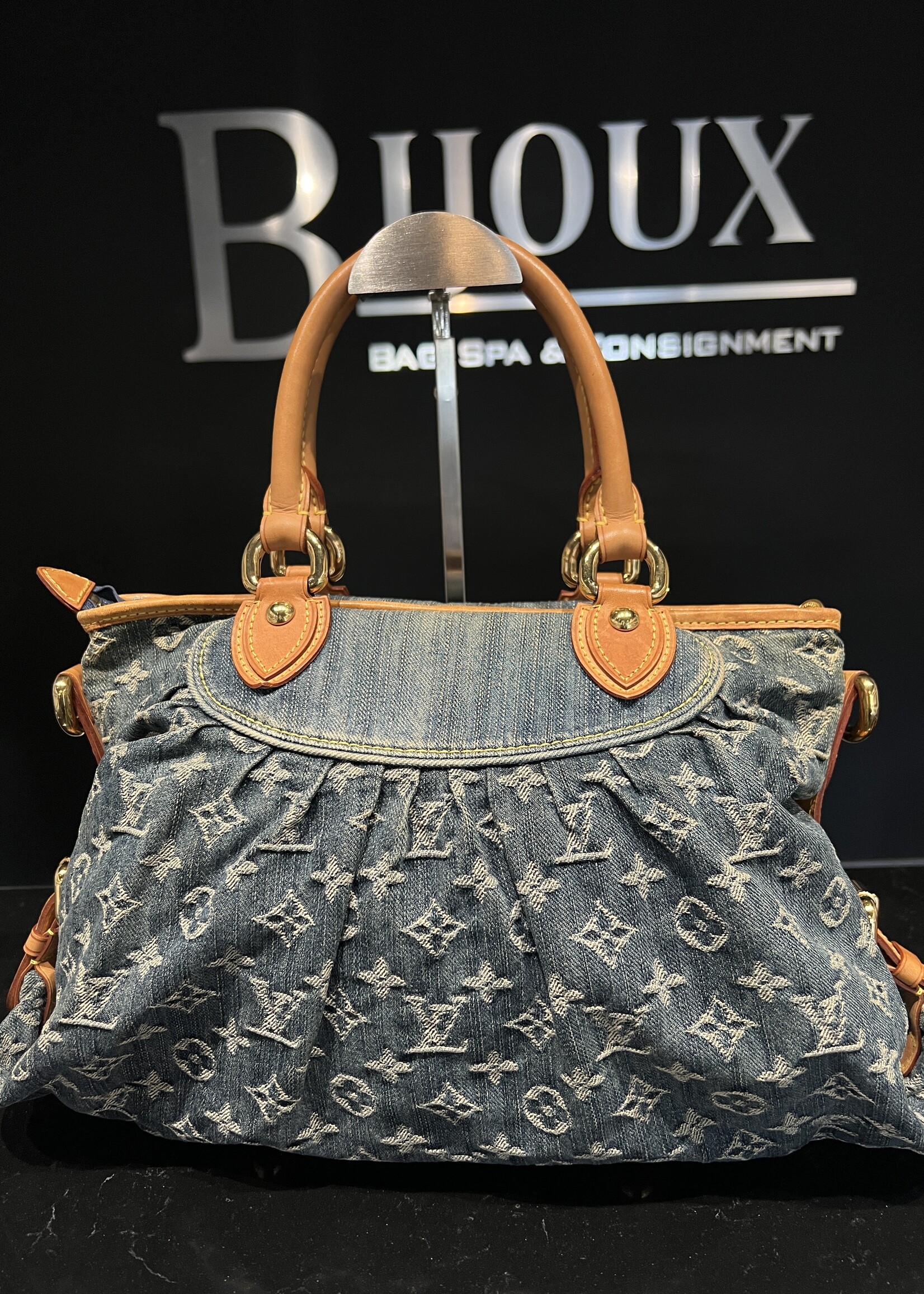 Louis Vuitton SOLD - Louis Vuitton Neo Cabby