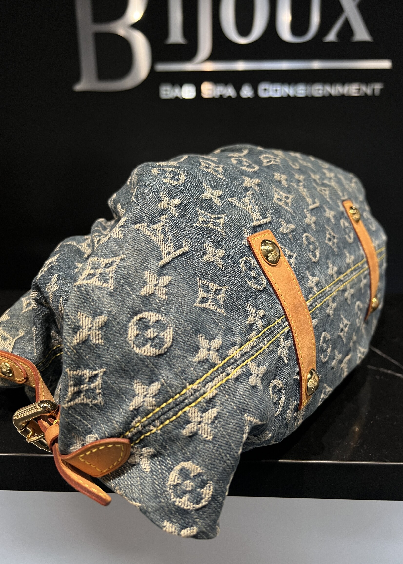 Louis Vuitton SOLD - Louis Vuitton Neo Cabby