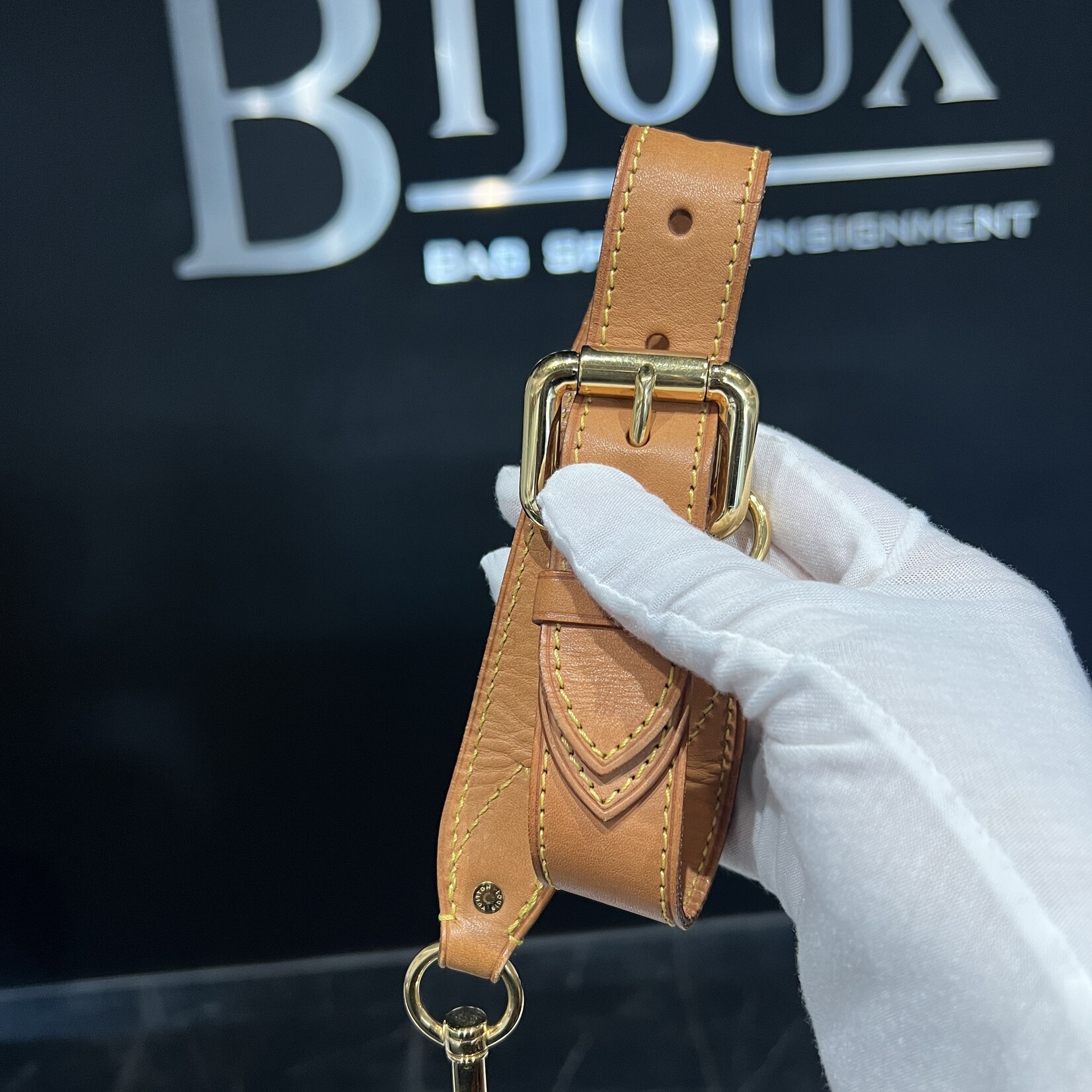 Louis Vuitton SOLD - Louis Vuitton Neo Cabby