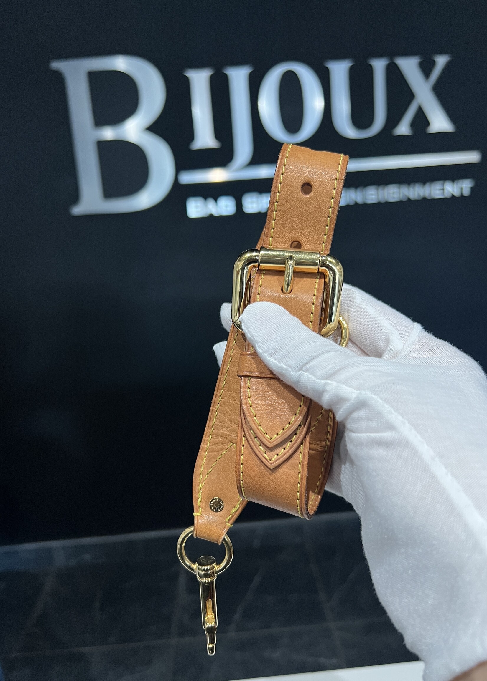 Louis Vuitton SOLD - Louis Vuitton Neo Cabby