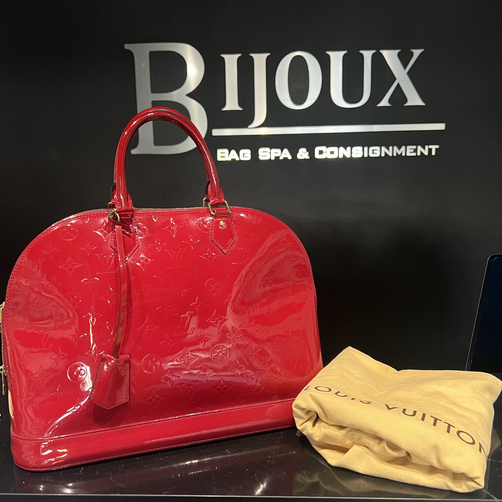 Louis Vuitton Louis Vuitton Alma GM