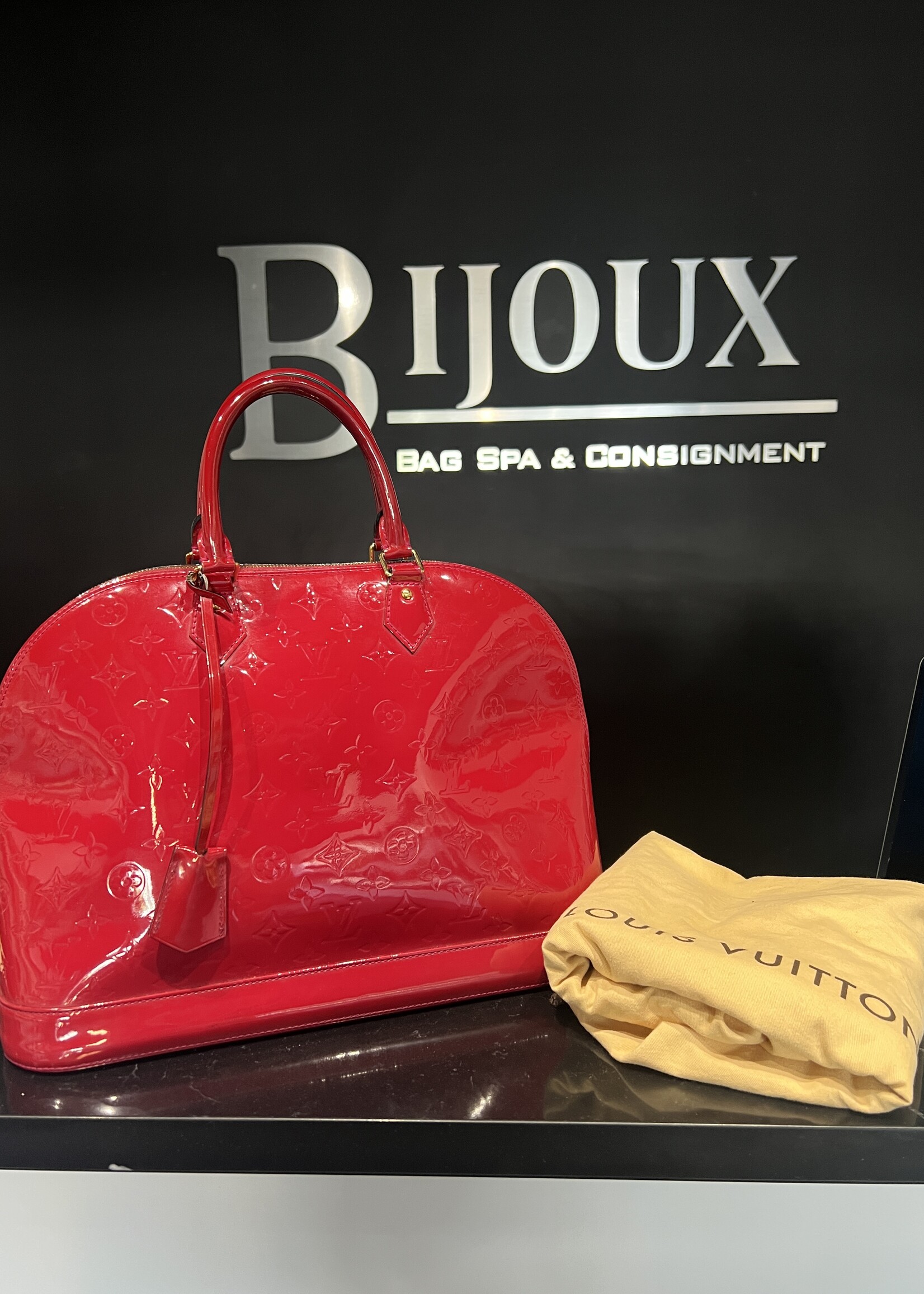 Louis Vuitton Louis Vuitton Alma GM