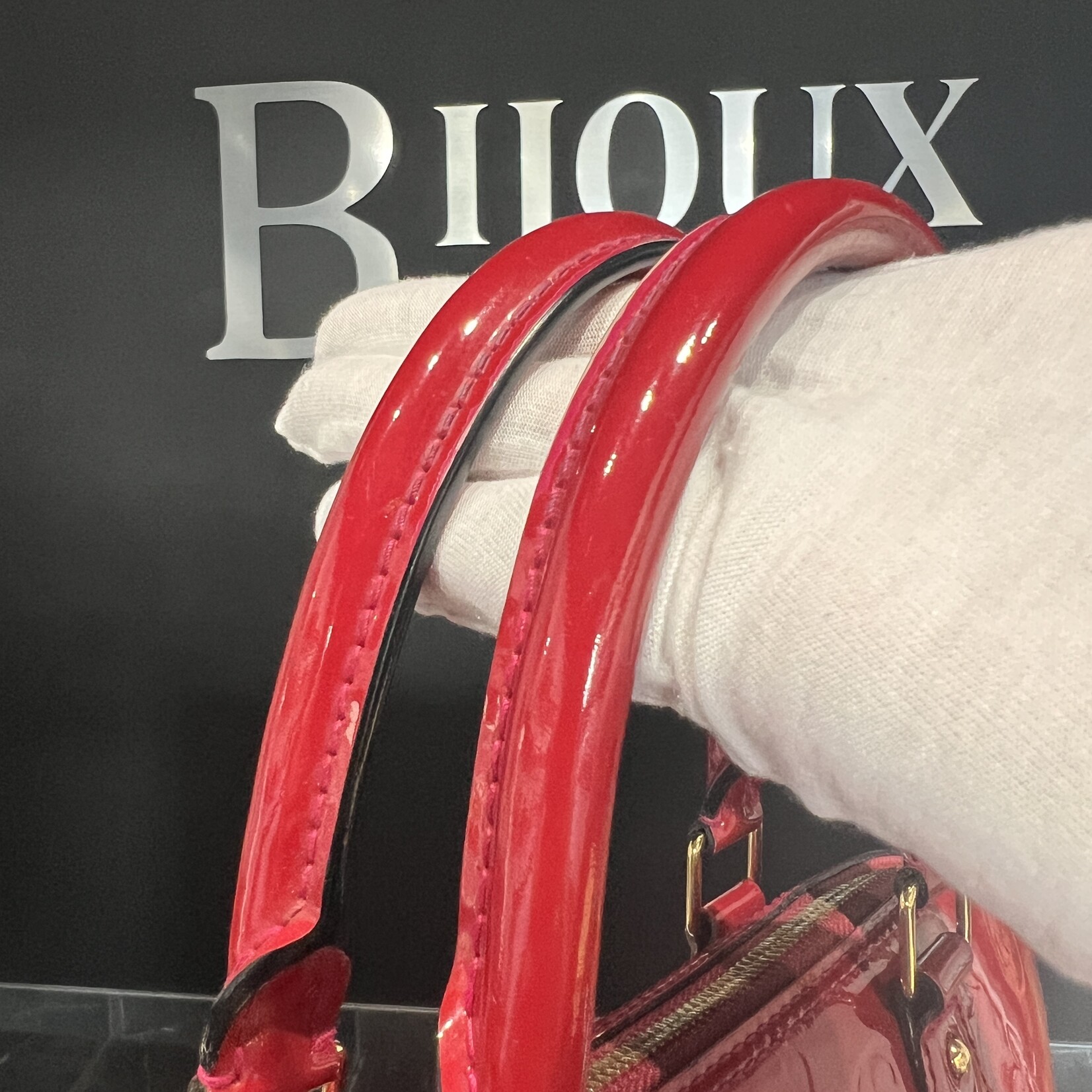 Louis Vuitton Louis Vuitton Alma GM