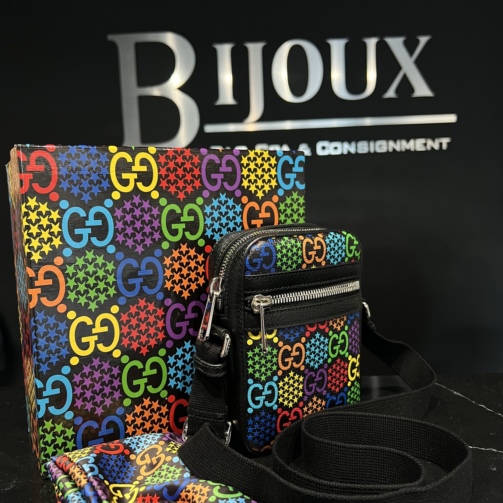 Gucci SOLD - Gucci GG Supreme Monogram Psychedlic Messenger