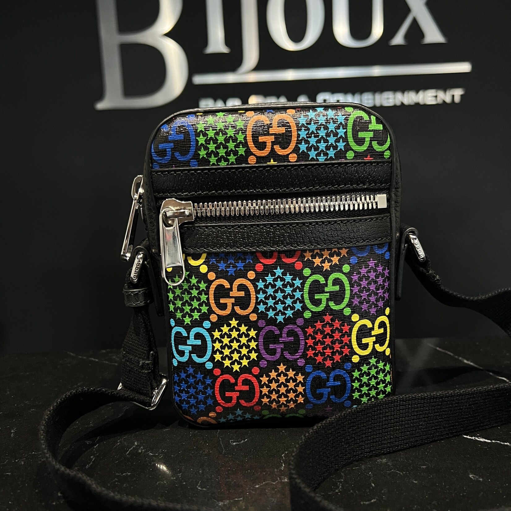 Gucci SOLD - Gucci GG Supreme Monogram Psychedlic Messenger