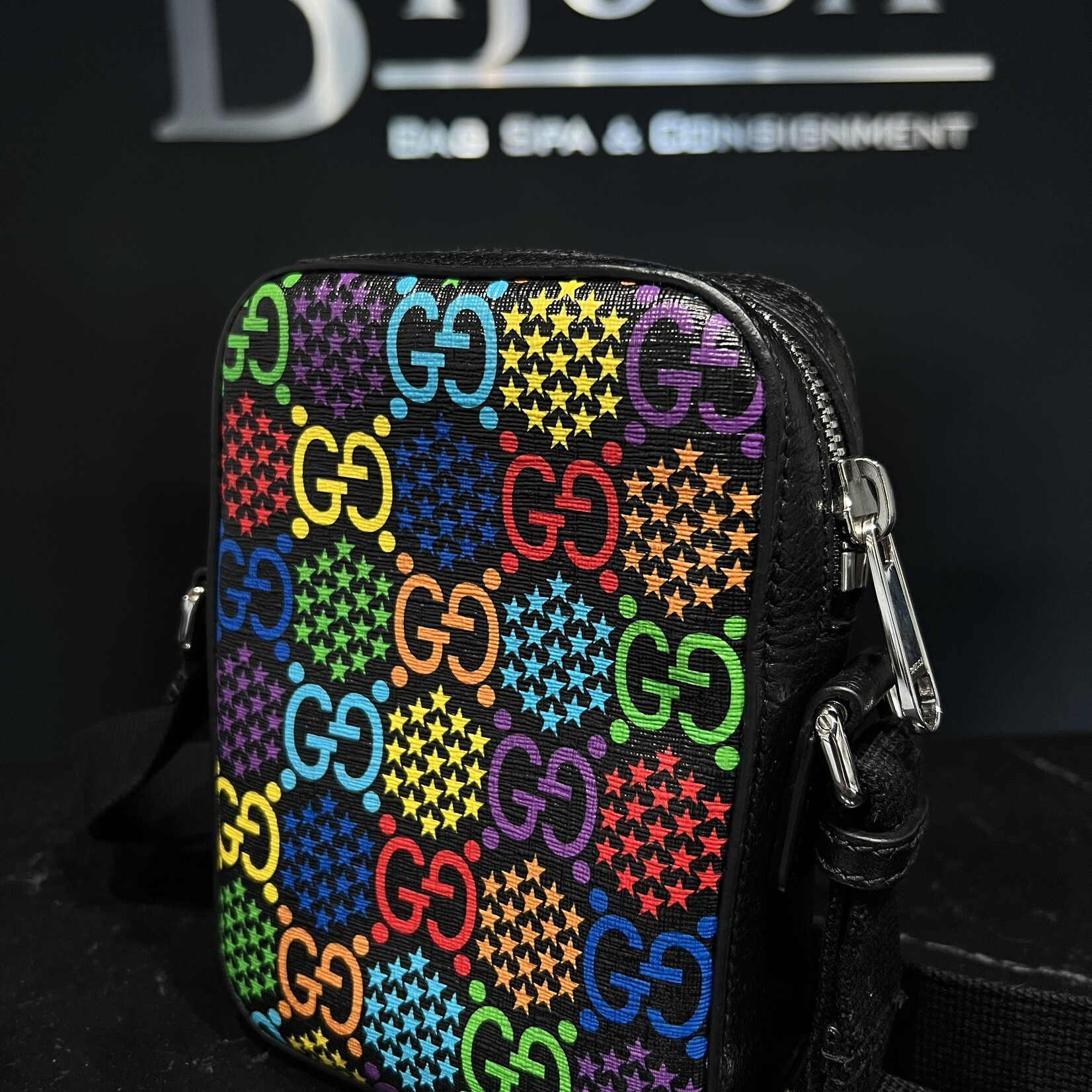 Gucci SOLD - Gucci GG Supreme Monogram Psychedlic Messenger