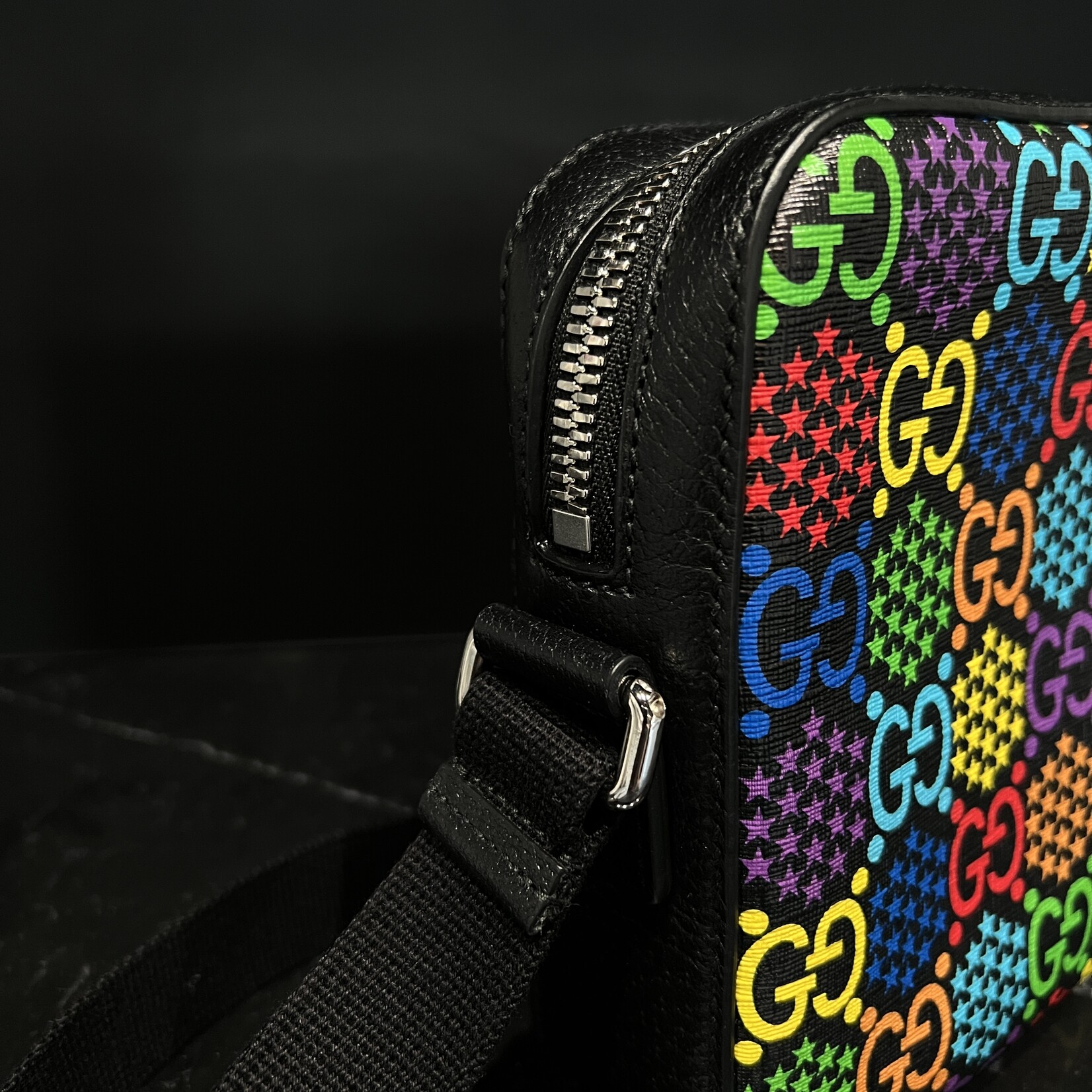 Gucci SOLD - Gucci GG Supreme Monogram Psychedlic Messenger