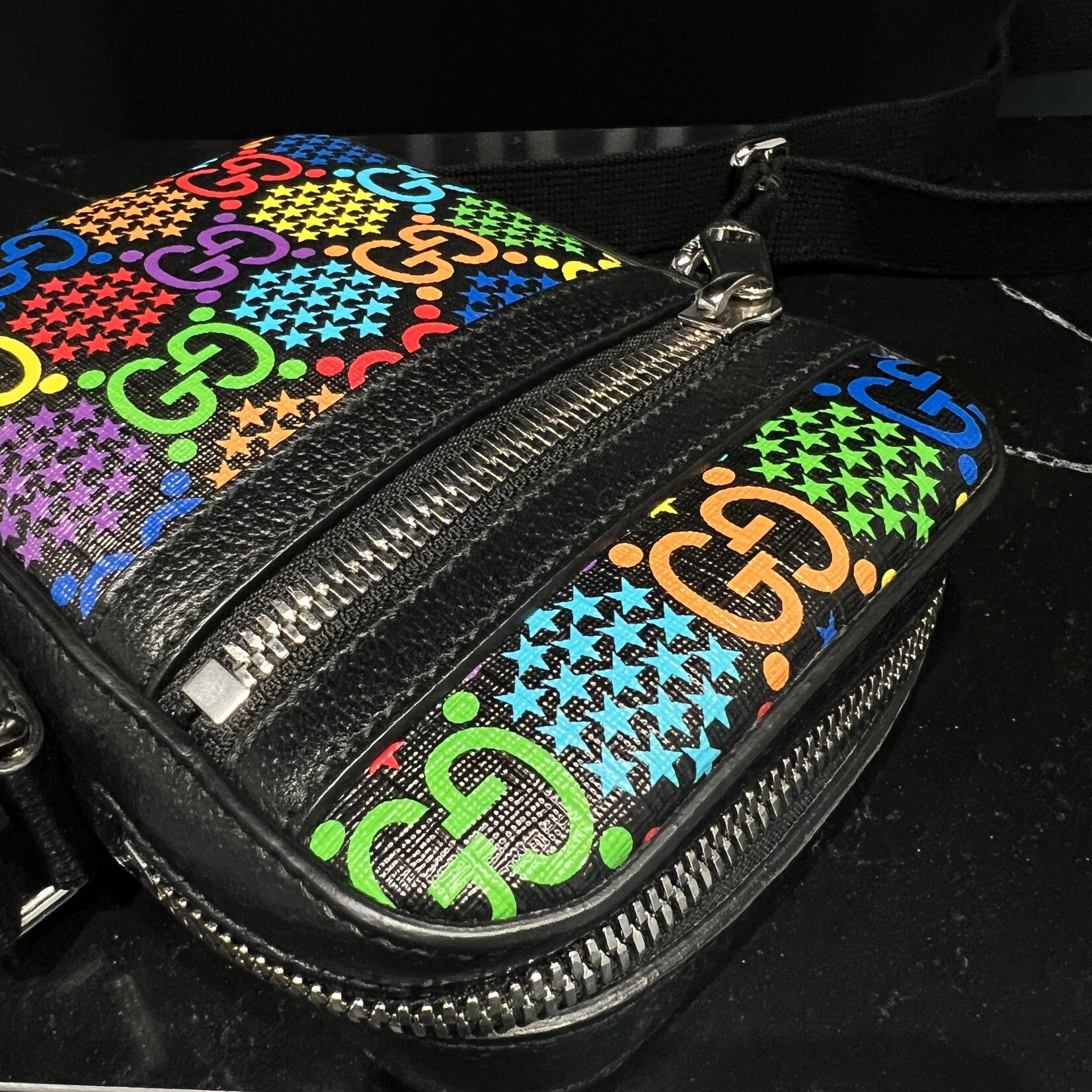 Gucci SOLD - Gucci GG Supreme Monogram Psychedlic Messenger