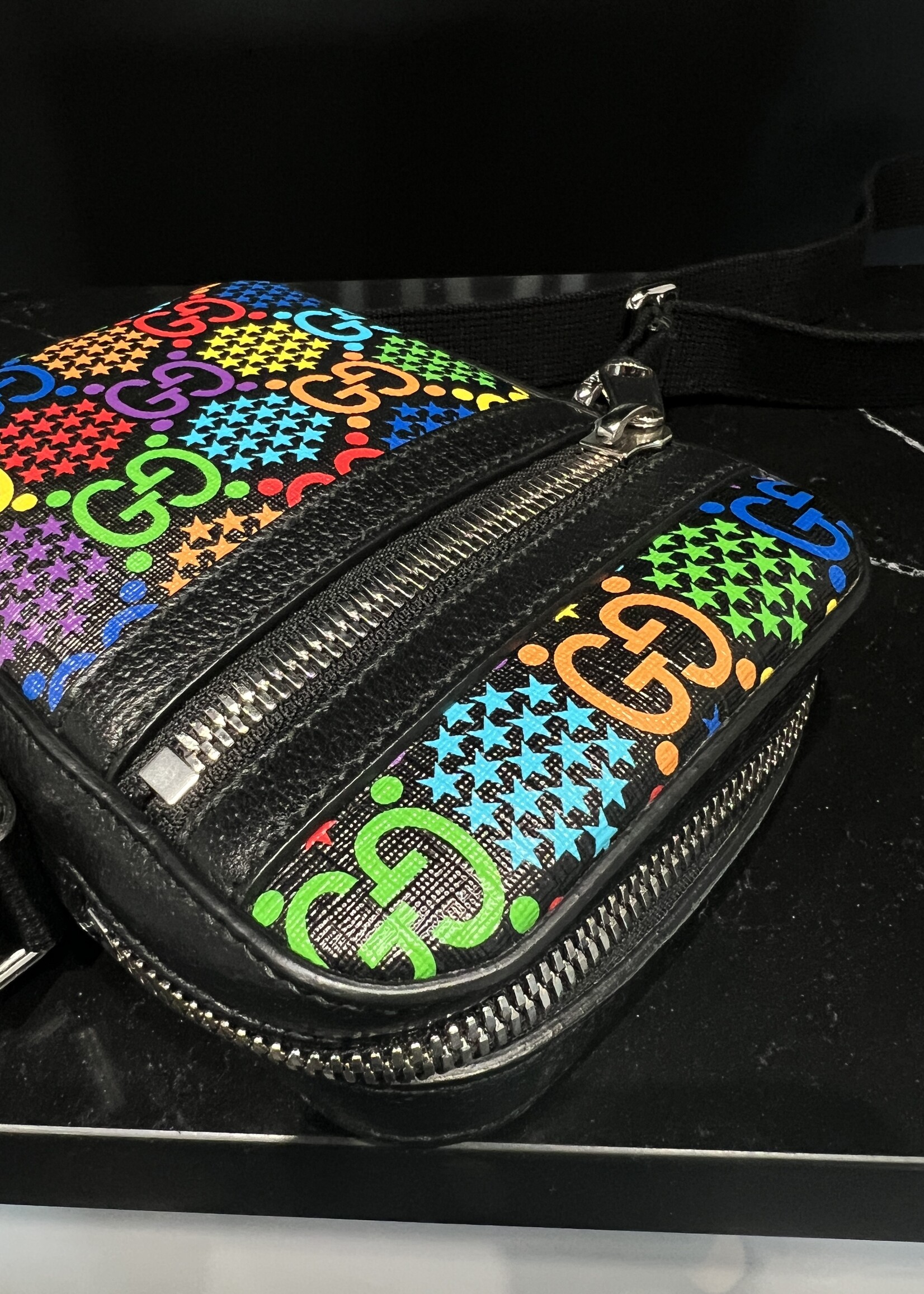 Gucci SOLD - Gucci GG Supreme Monogram Psychedlic Messenger