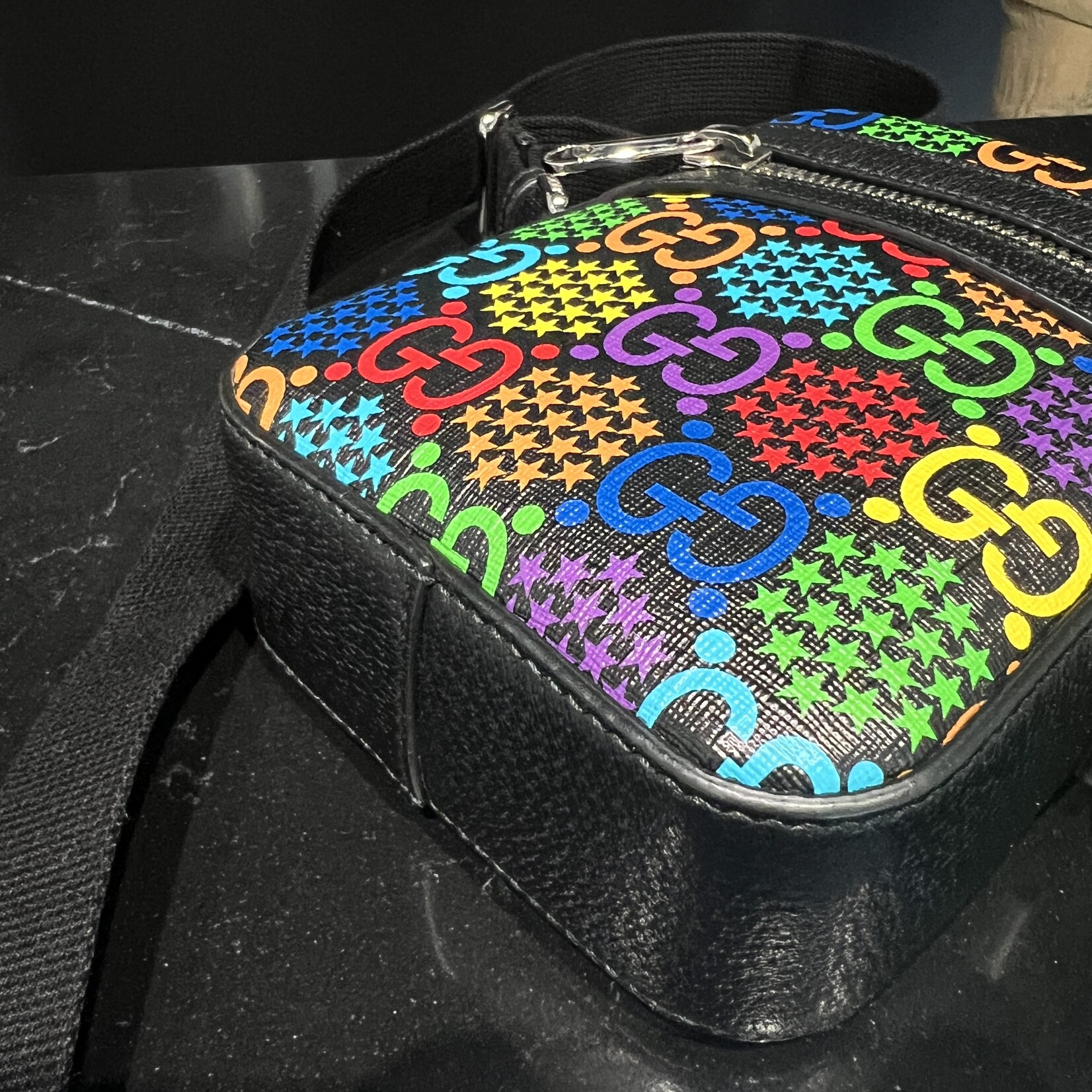 Gucci SOLD - Gucci GG Supreme Monogram Psychedlic Messenger