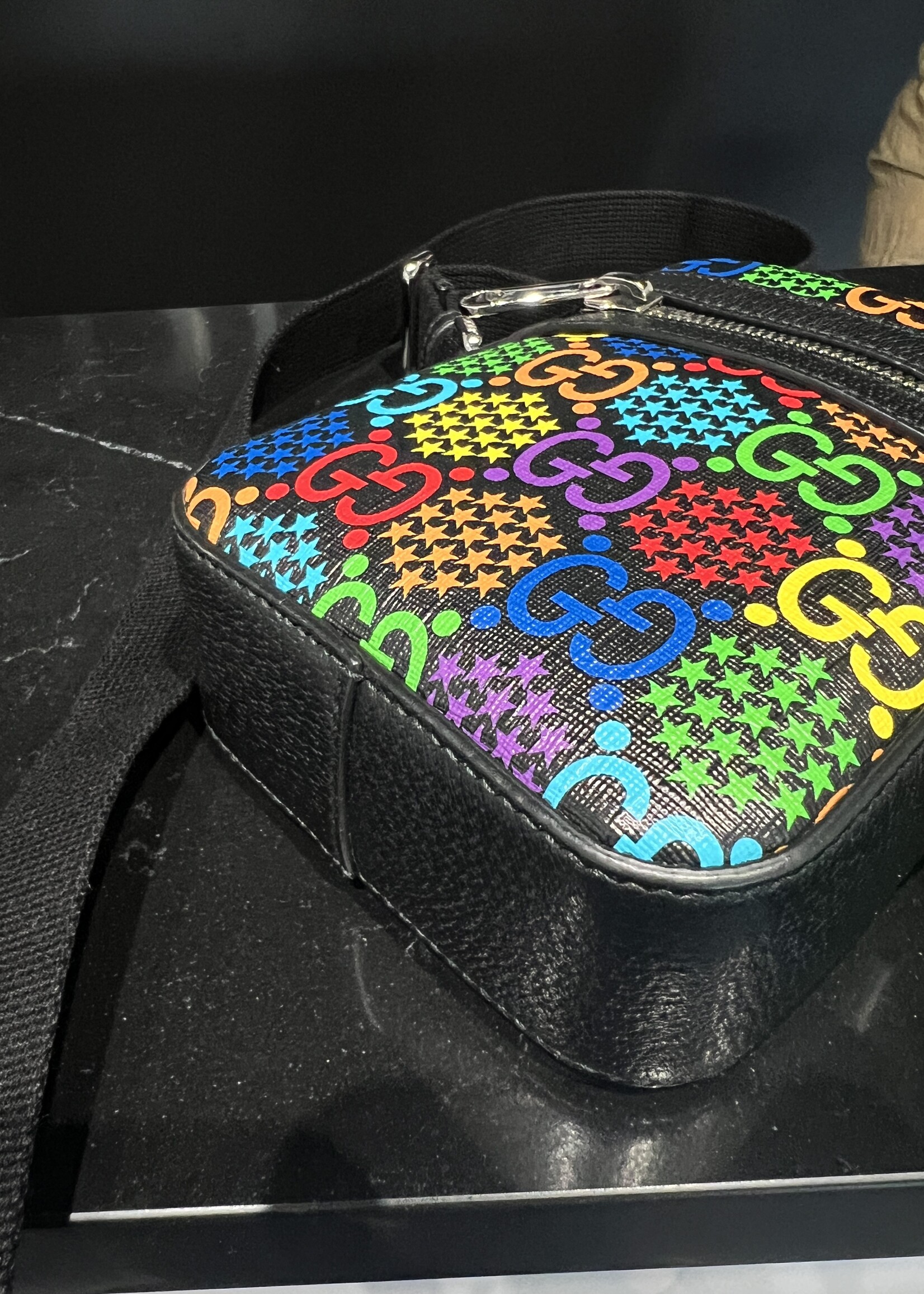 Gucci SOLD - Gucci GG Supreme Monogram Psychedlic Messenger