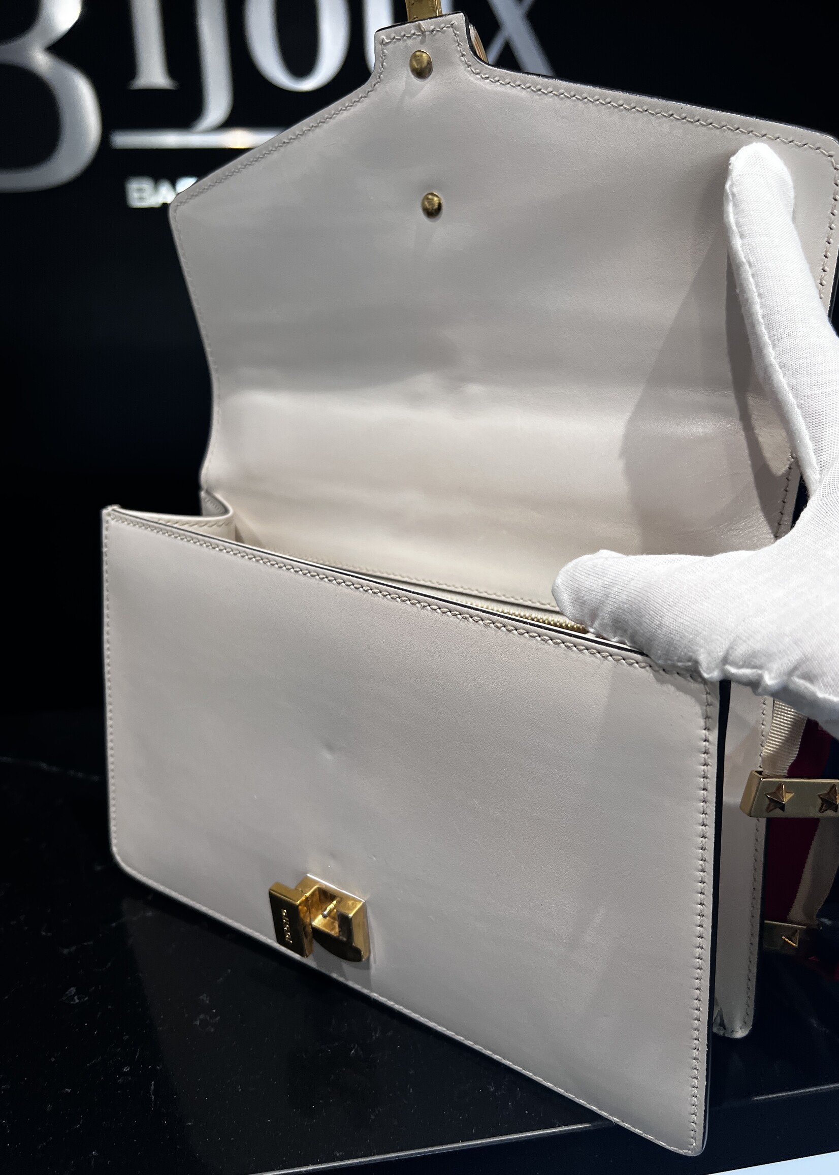 Gucci SOLD - Gucci Sylvie White Bag