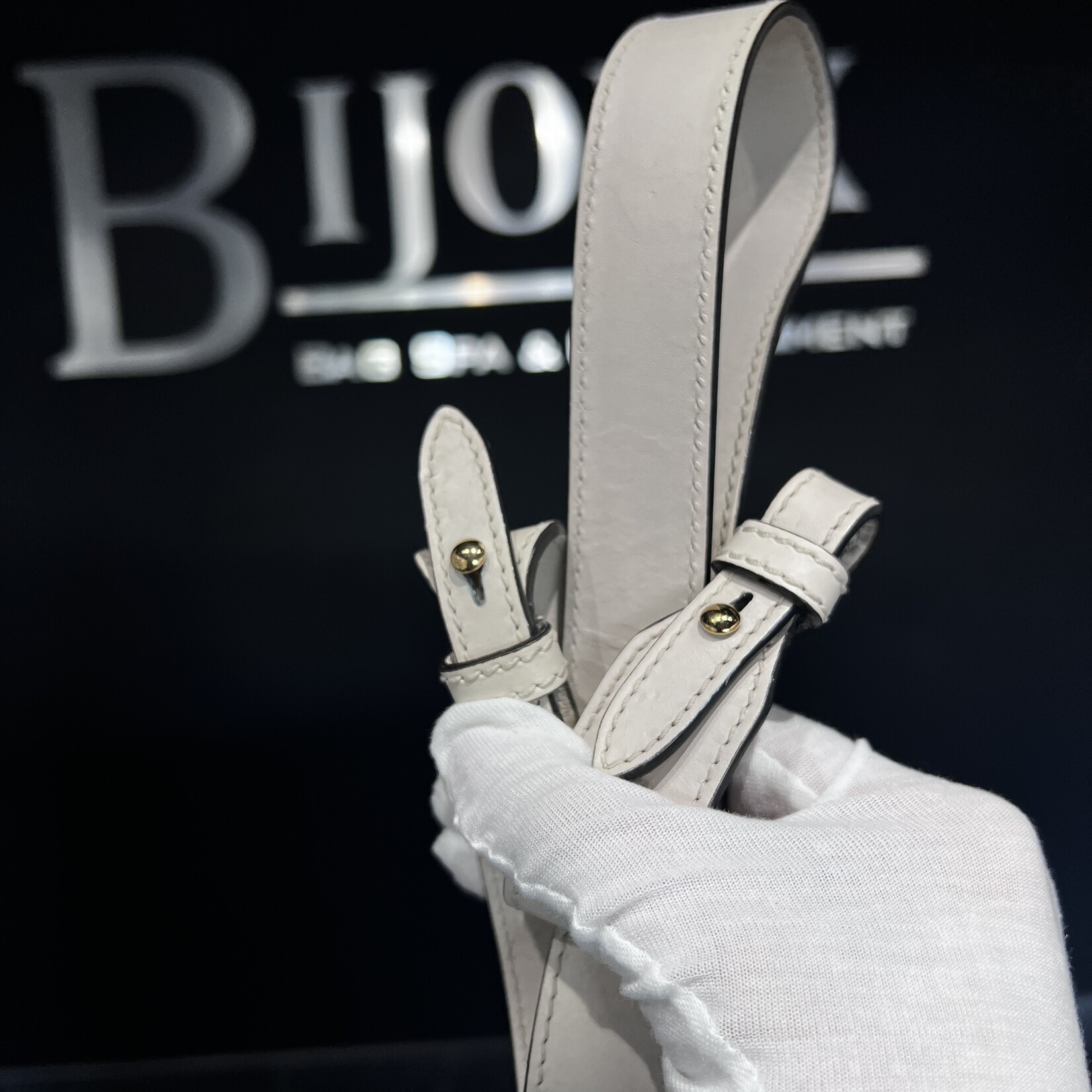 Gucci SOLD - Gucci Sylvie White Bag