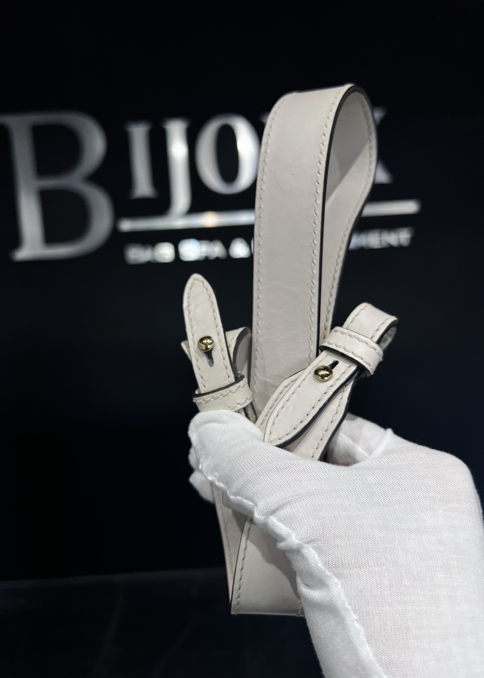 Gucci SOLD - Gucci Sylvie White Bag