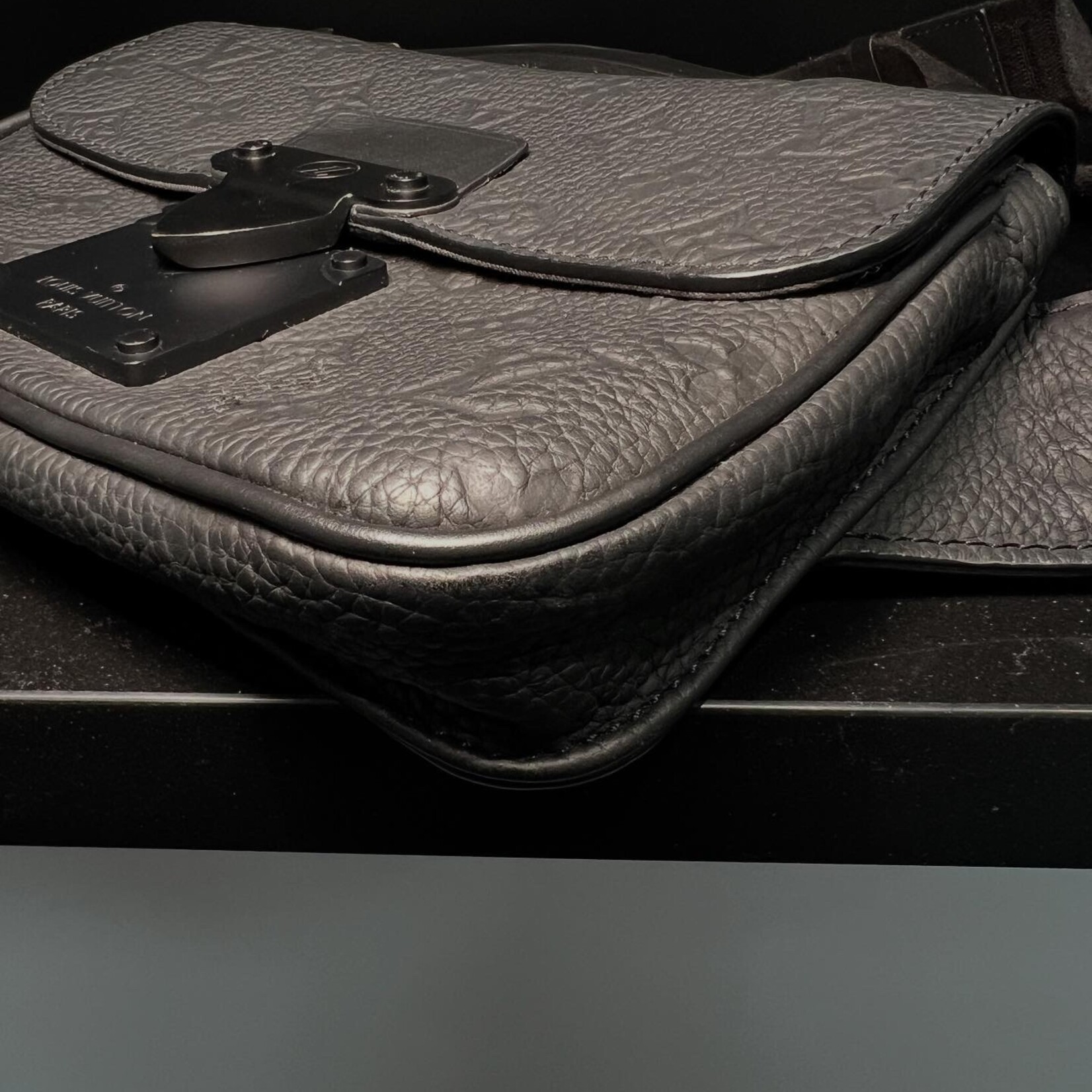 Louis Vuitton Louis Vuitton S Lock Empreinte