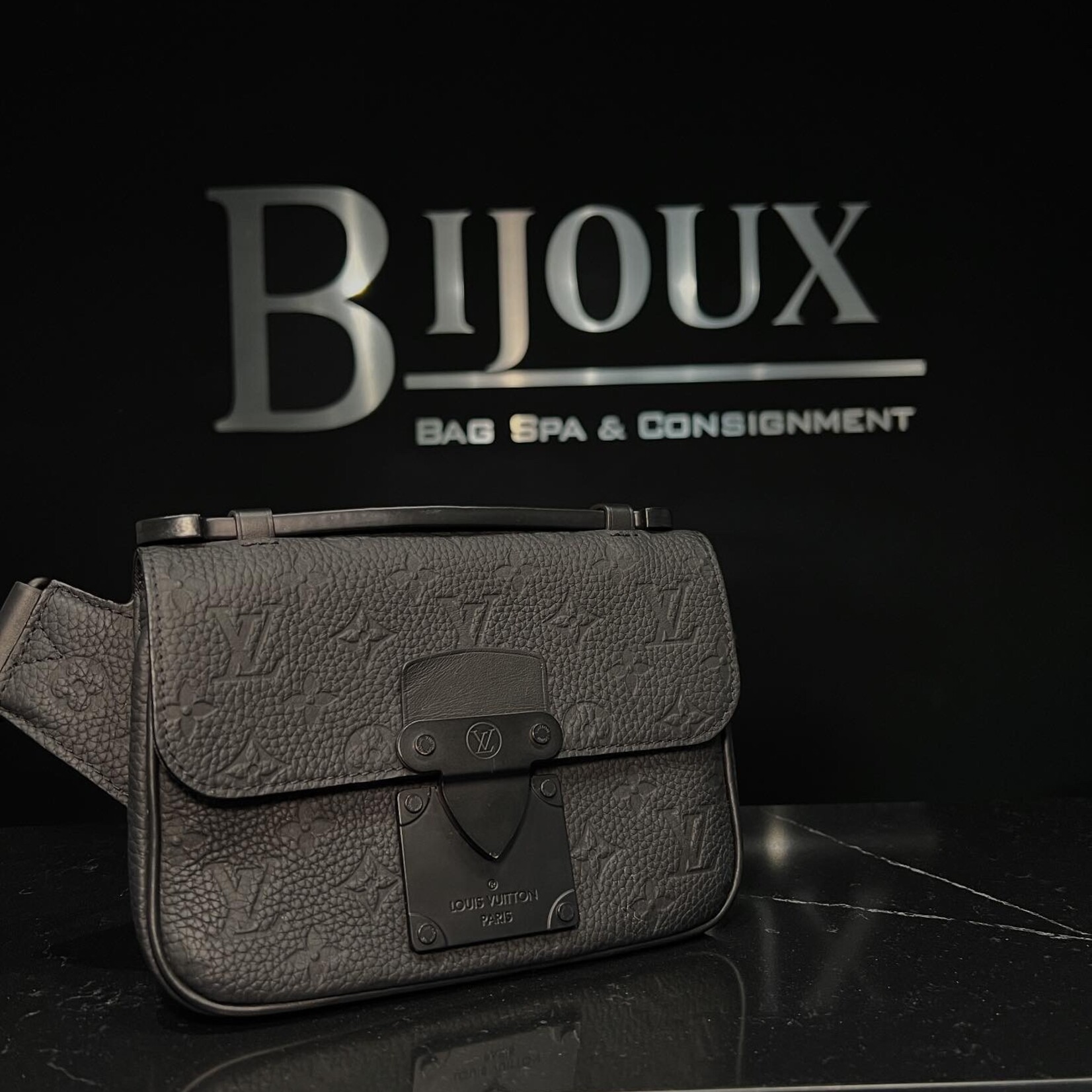 Louis Vuitton Louis Vuitton S Lock Empreinte